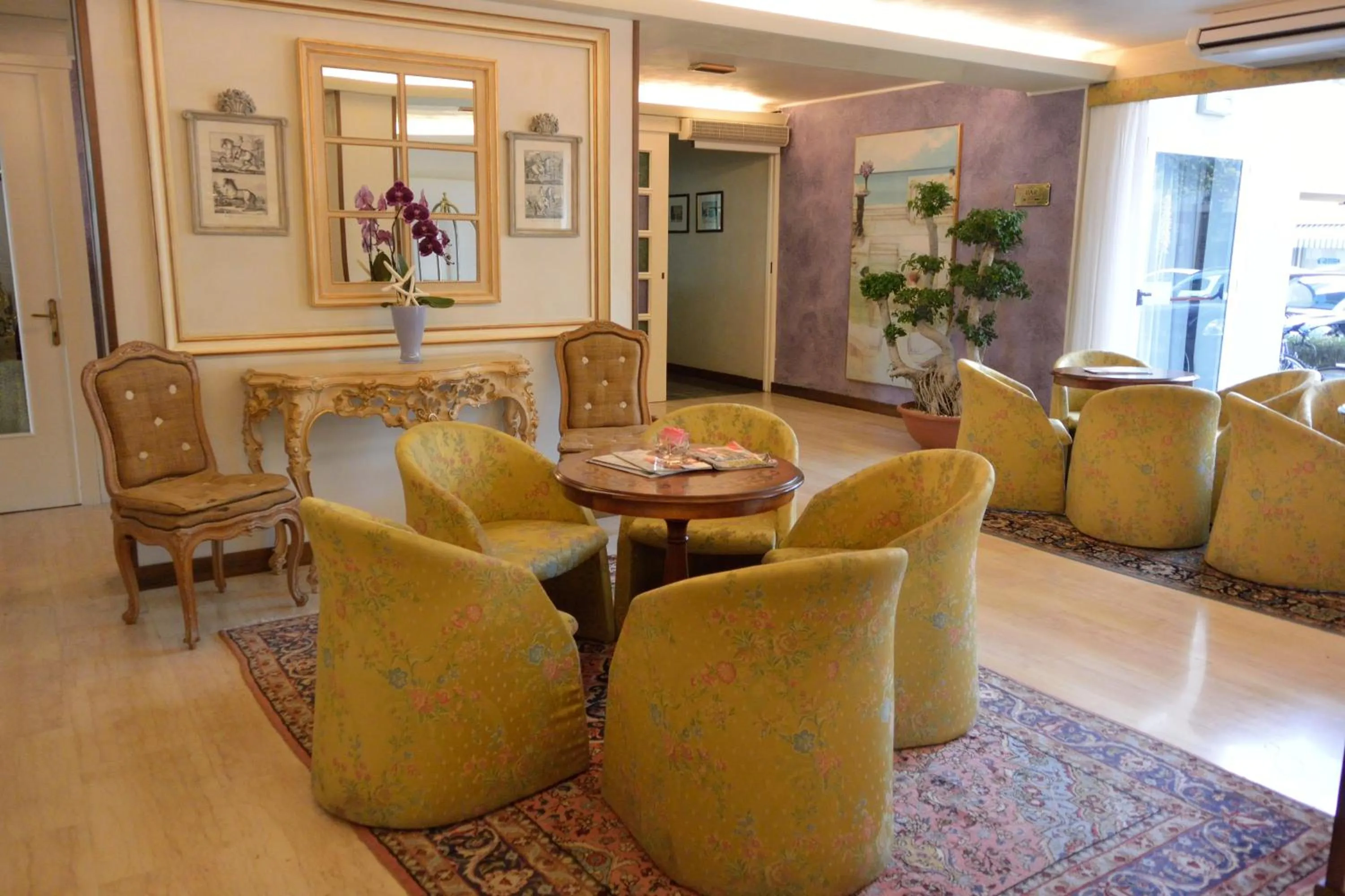 Communal lounge/ TV room in Hotel Miramare