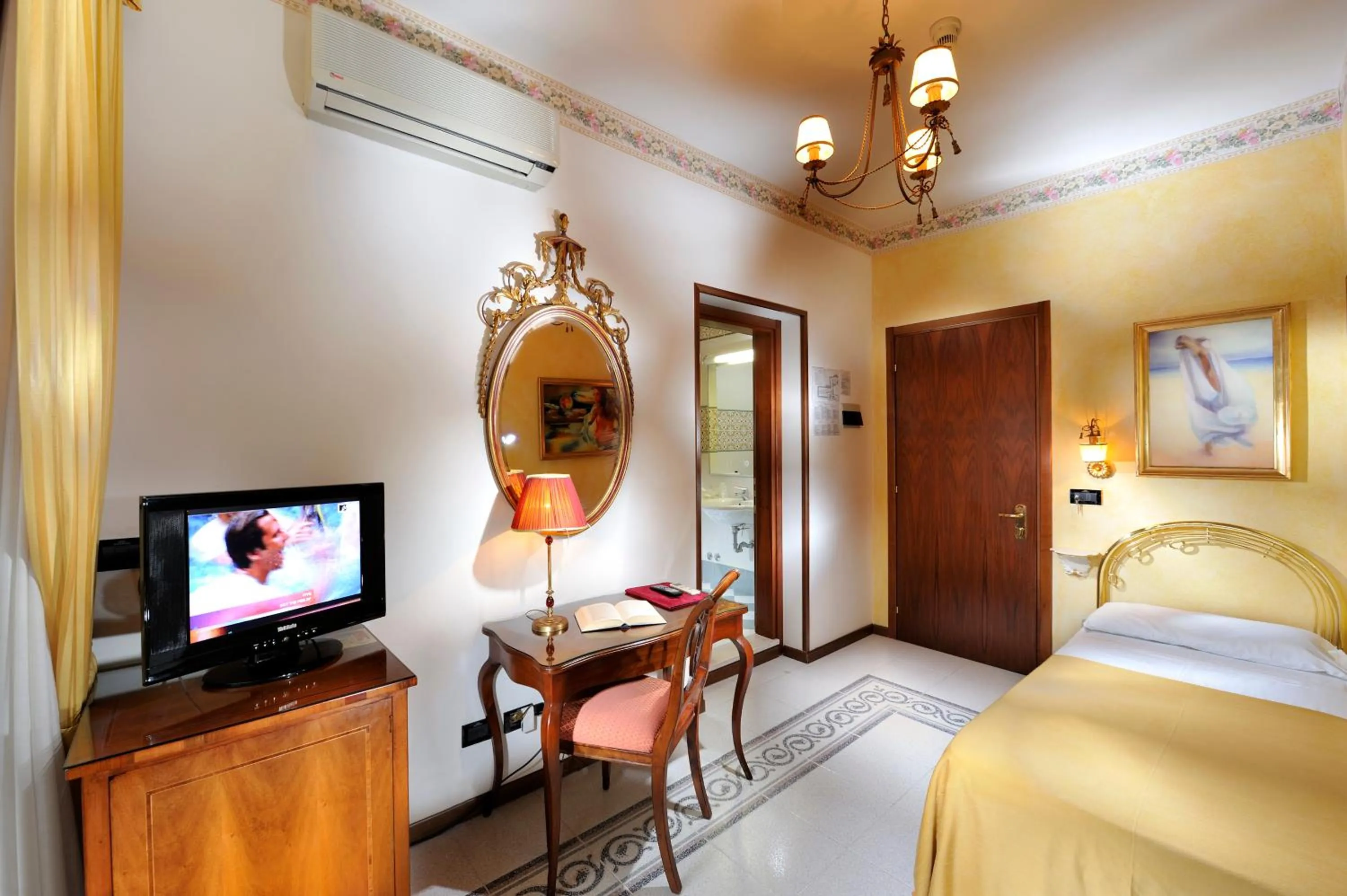 Photo of the whole room, Bed in Hotel Miramare