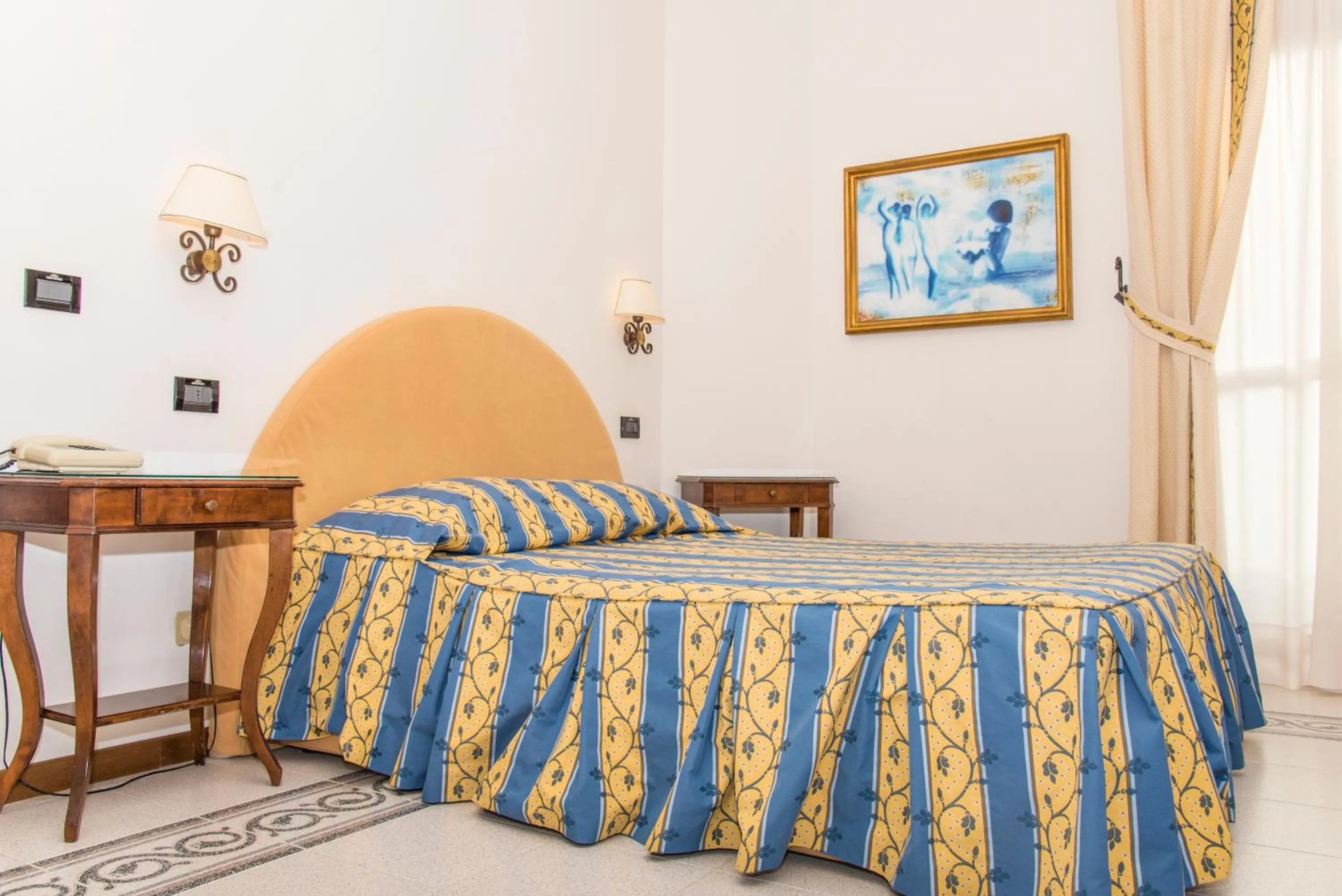 Day, Bed in Hotel Miramare