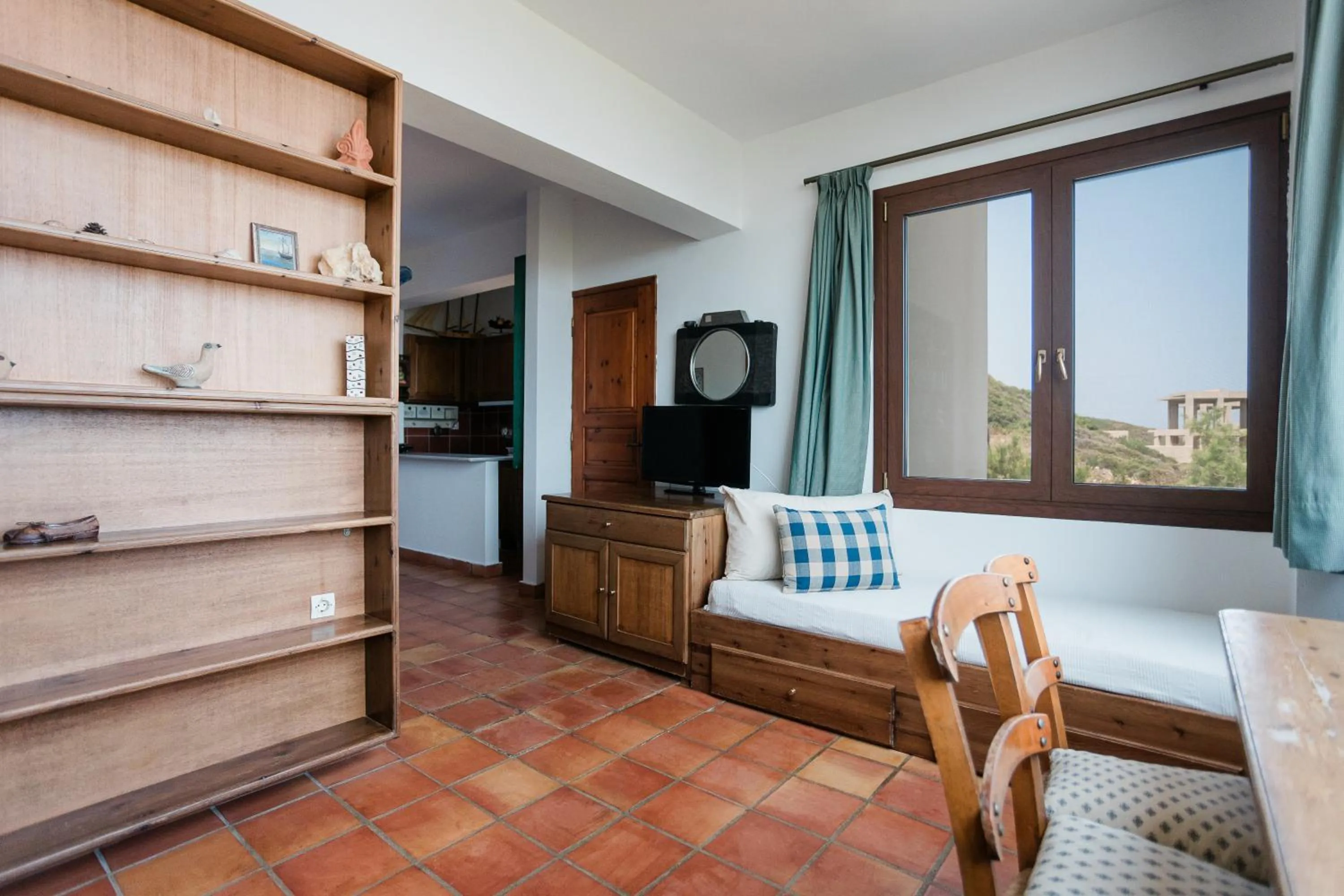 Seating area, Bed in Iliatoras