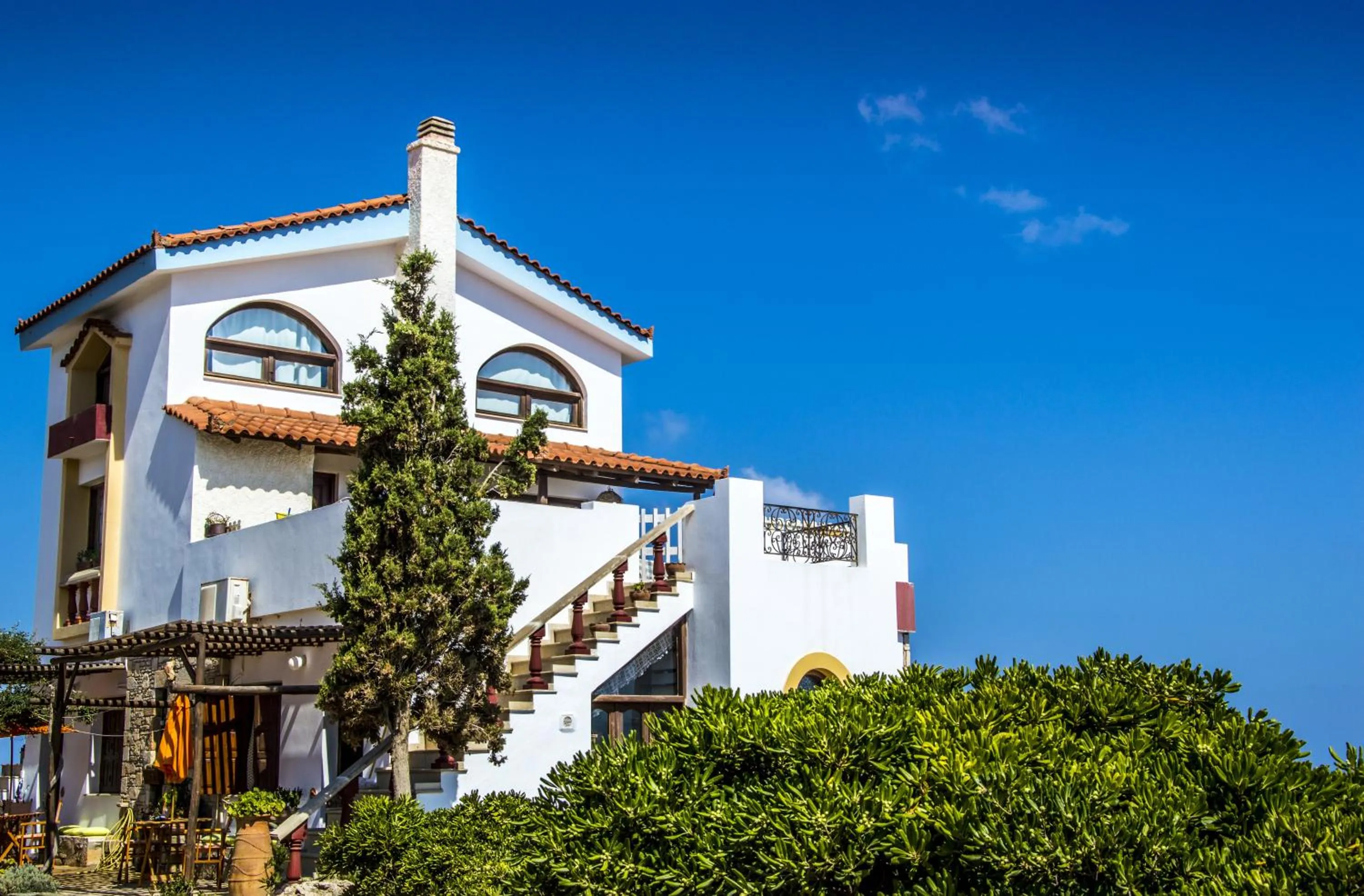 Property building in Iliatoras