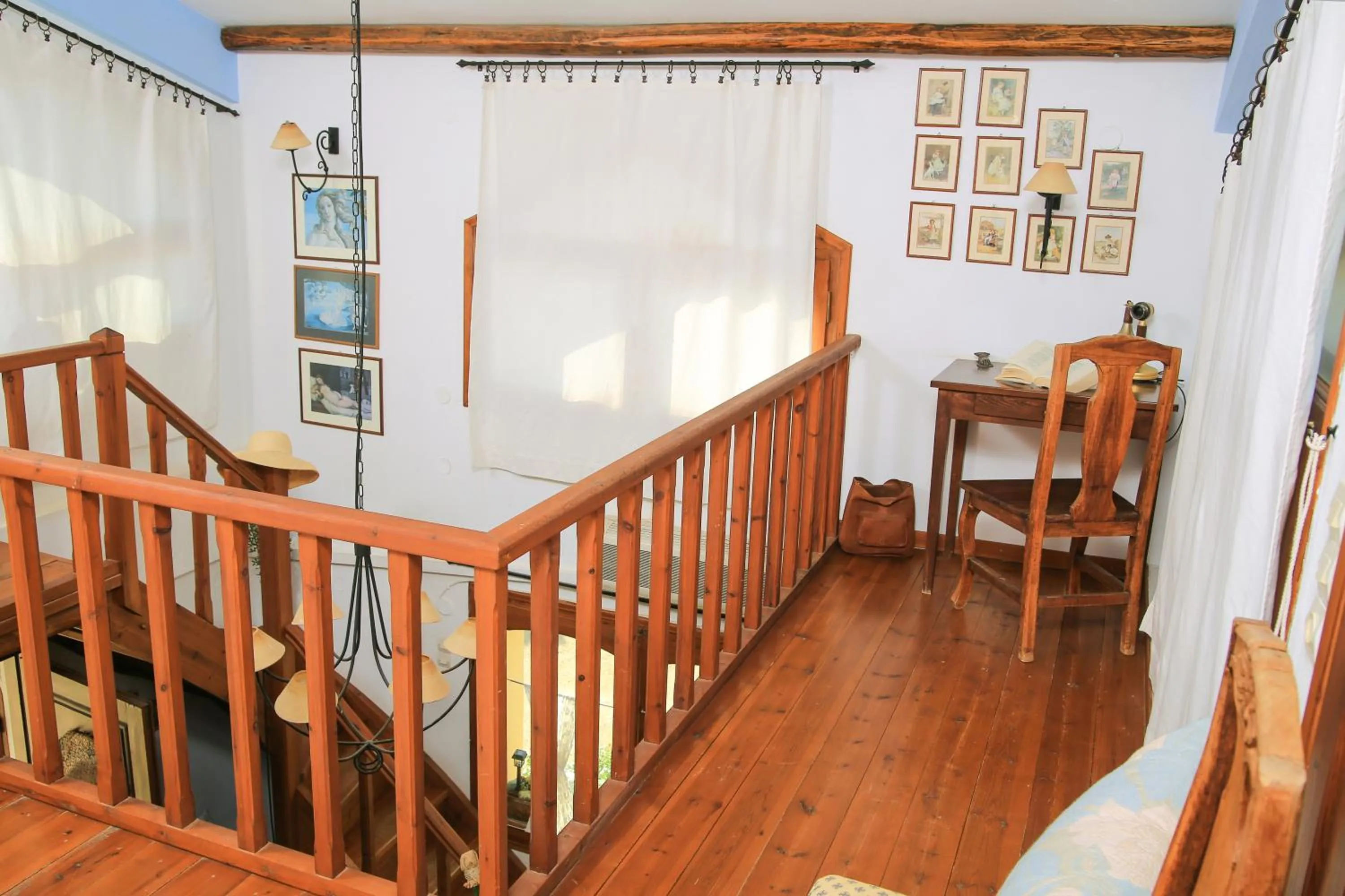 Photo of the whole room in Iliatoras