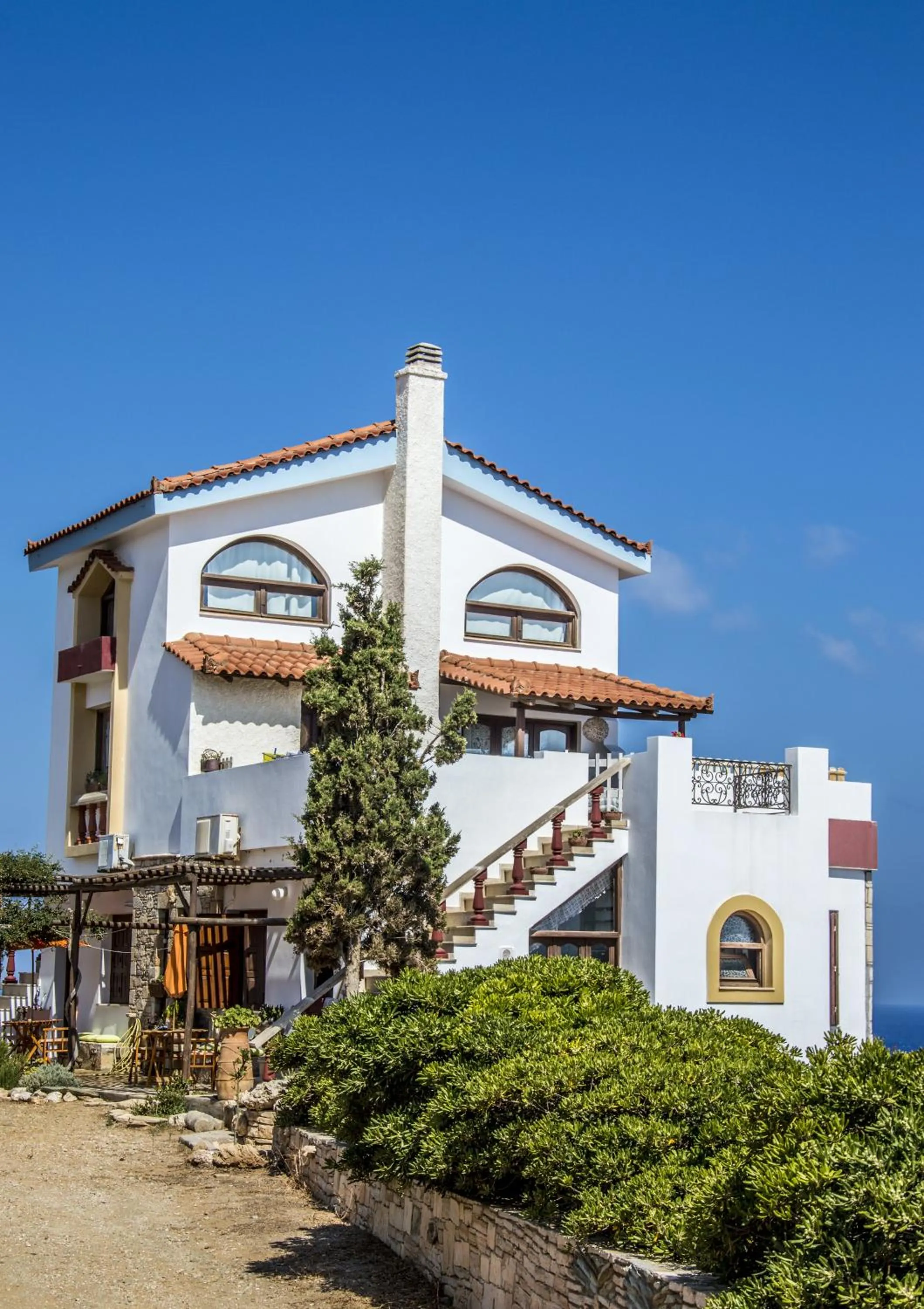 Property building in Iliatoras