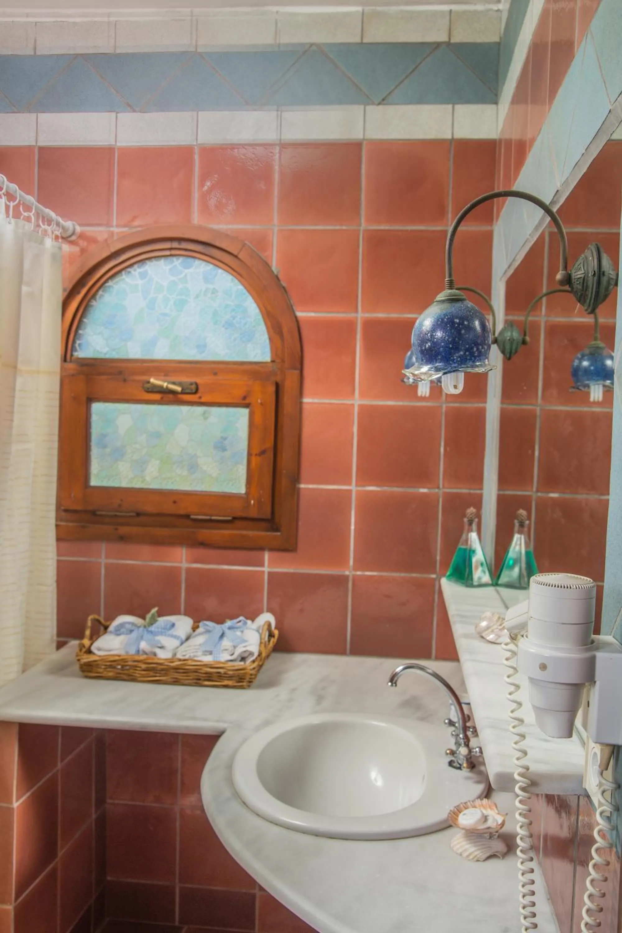 Bathroom in Iliatoras