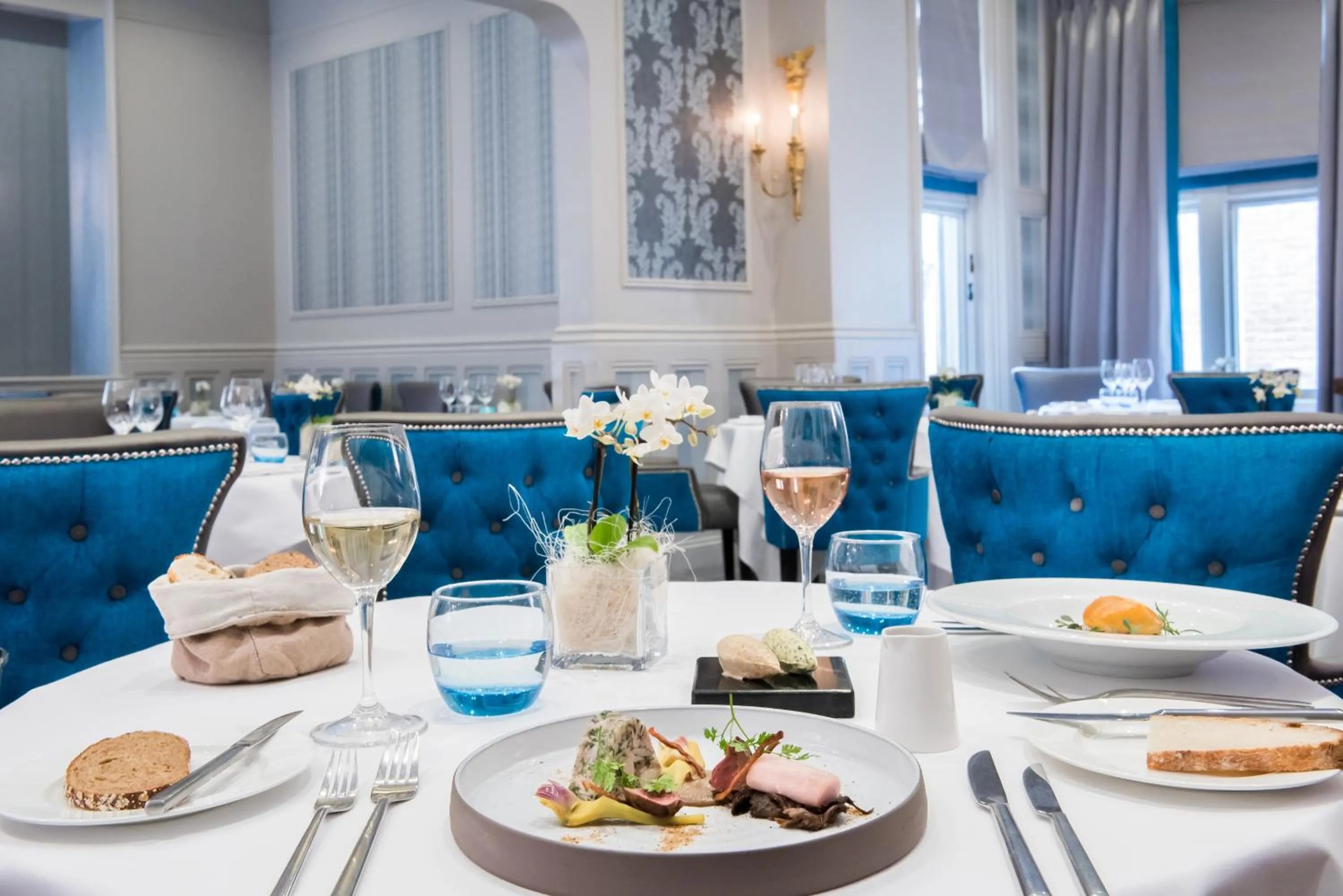 Restaurant/places to eat in Alexander House Hotel & Utopia Spa