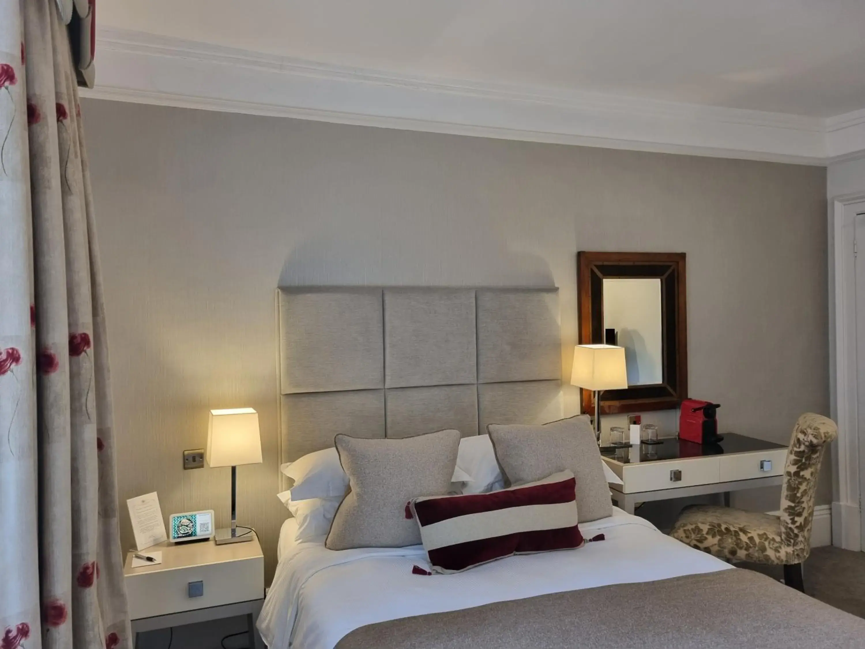 Cozy Attic double Room in Alexander House Hotel & Utopia Spa Cozy Attic double Room in Alexander House Hotel & Utopia Spa