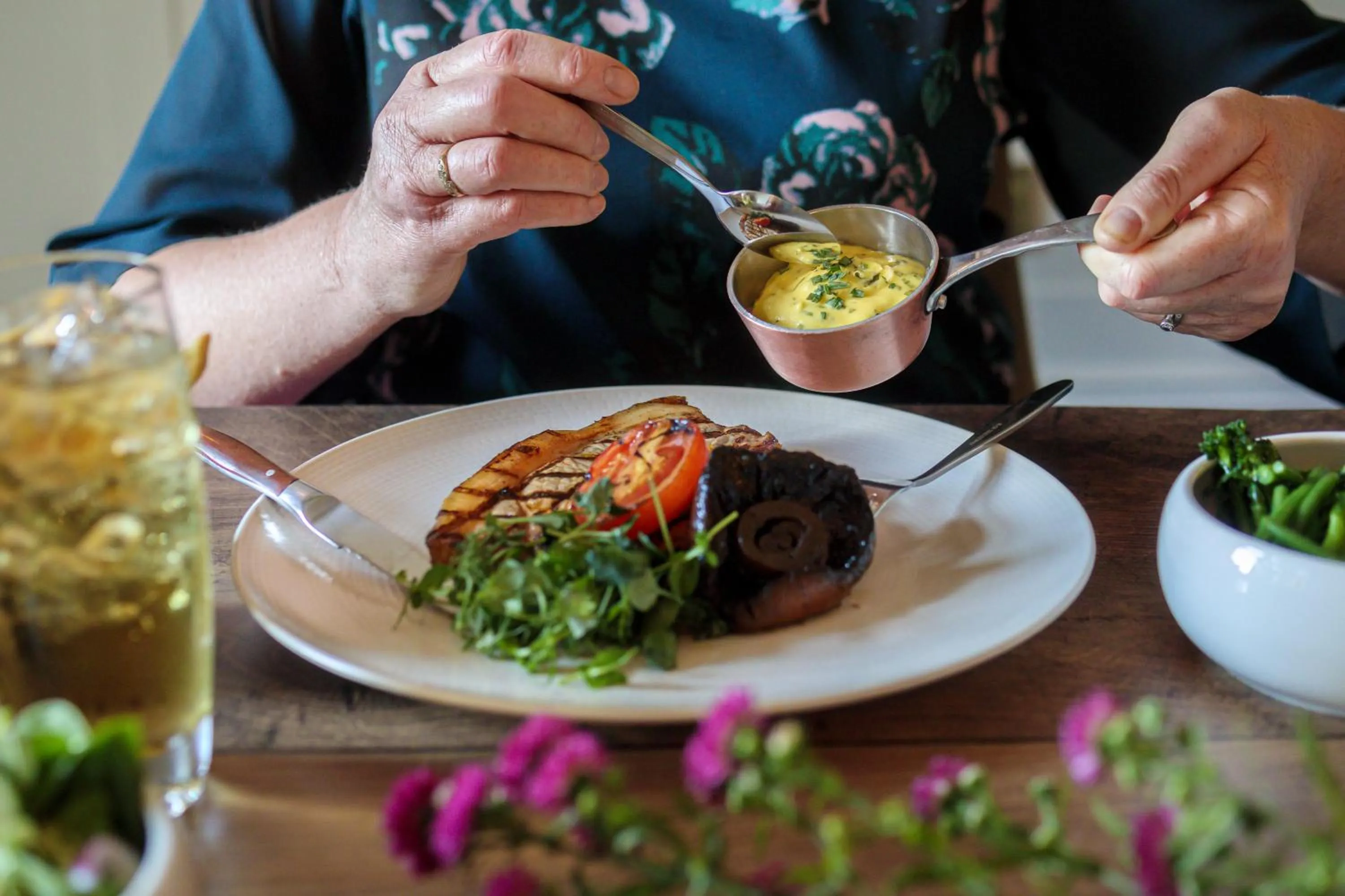 Restaurant/places to eat in Alexander House Hotel & Utopia Spa