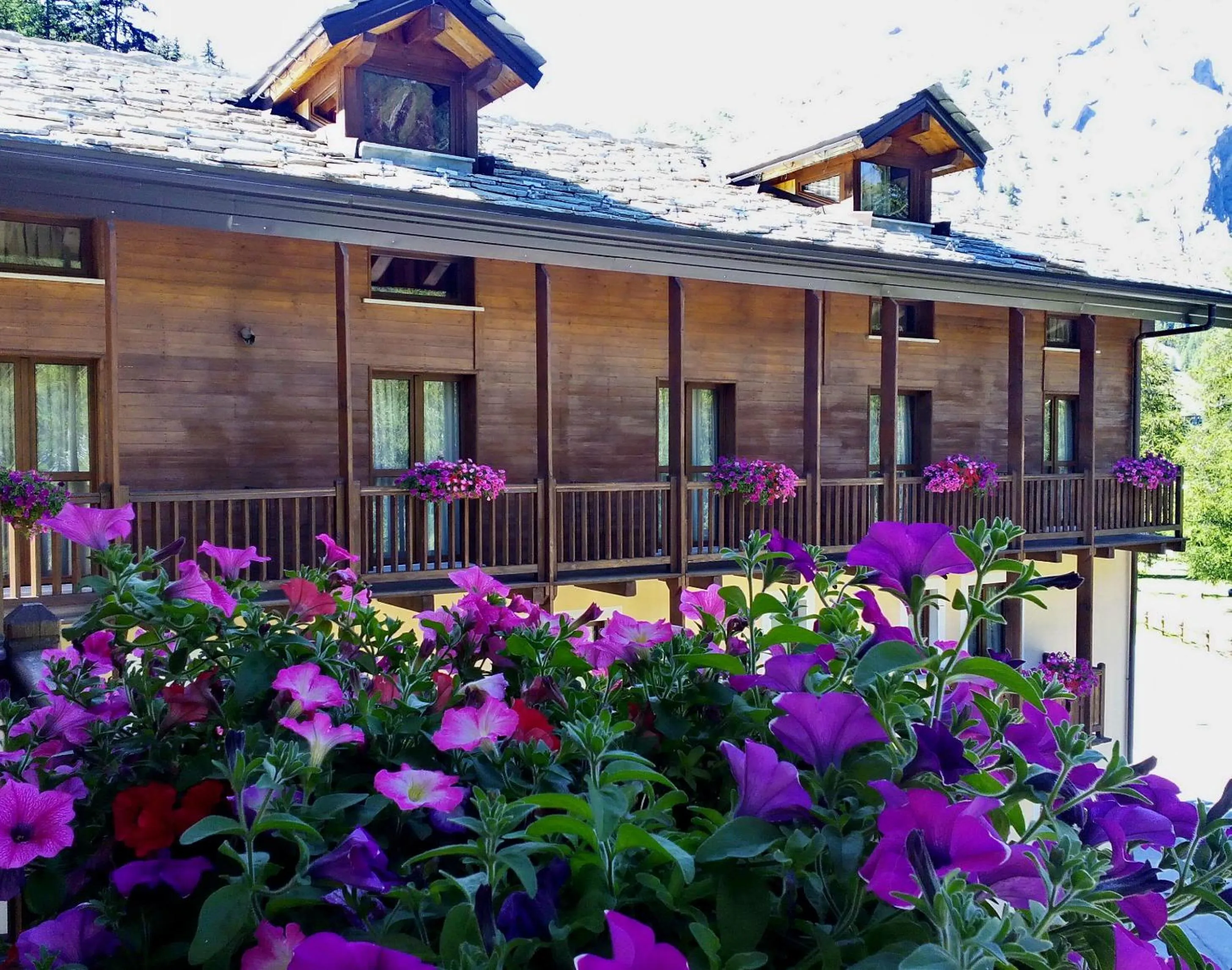 Spring in Hotel Boton D'Or & Wellness a La Thuile