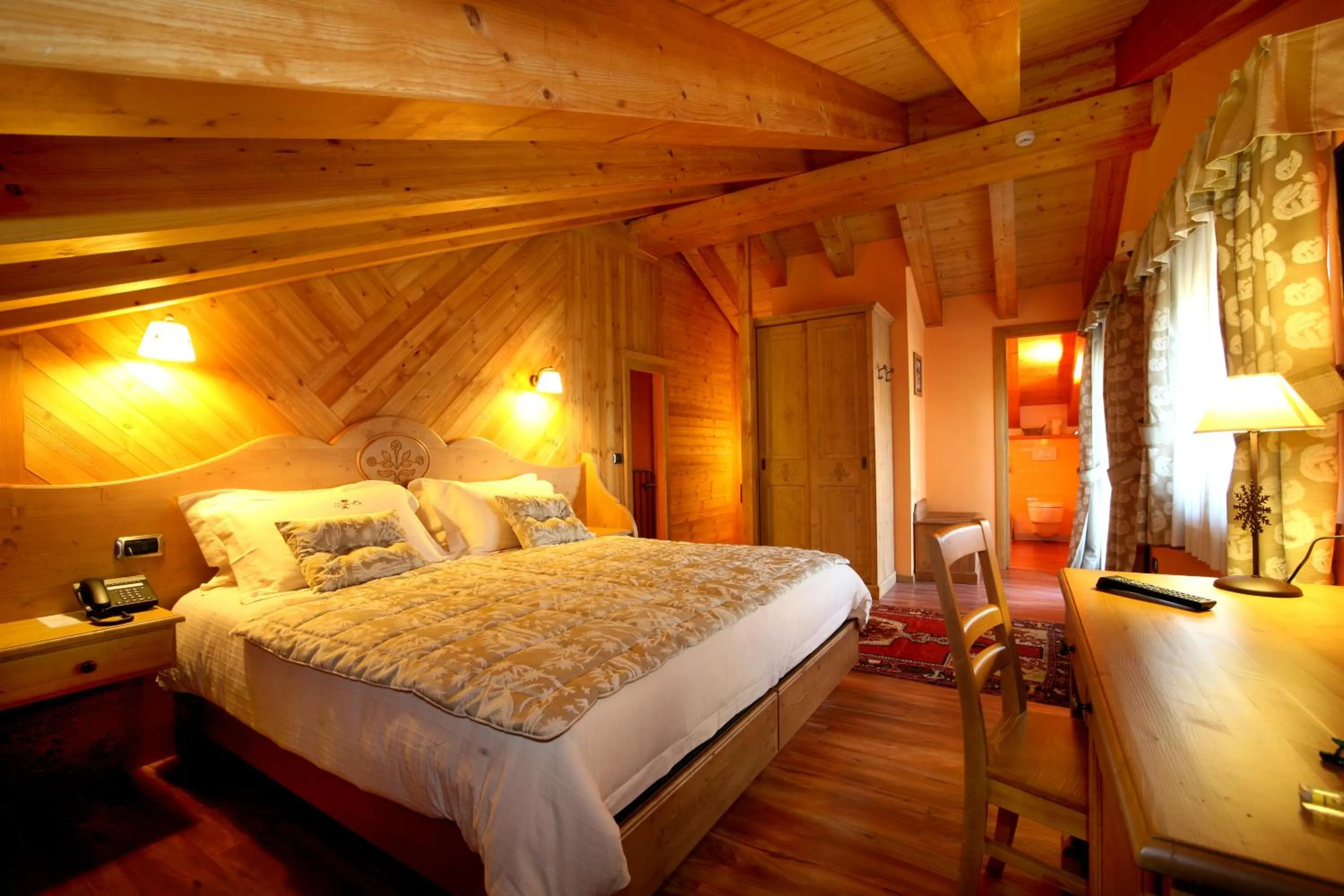 Photo of the whole room, Bed in Hotel Boton D'Or & Wellness a La Thuile