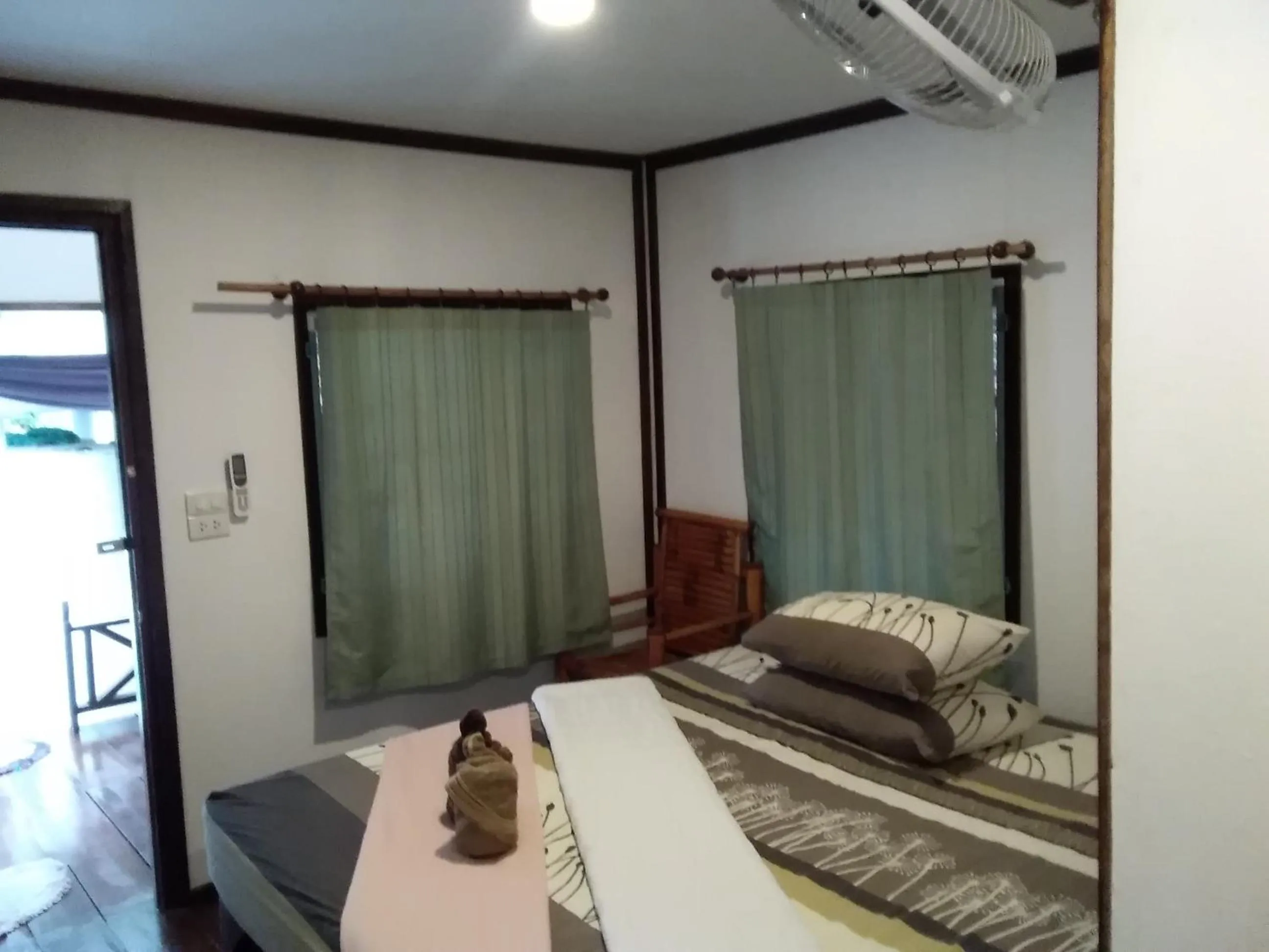 Bed in Comon Bungalow HaadChaoPhao