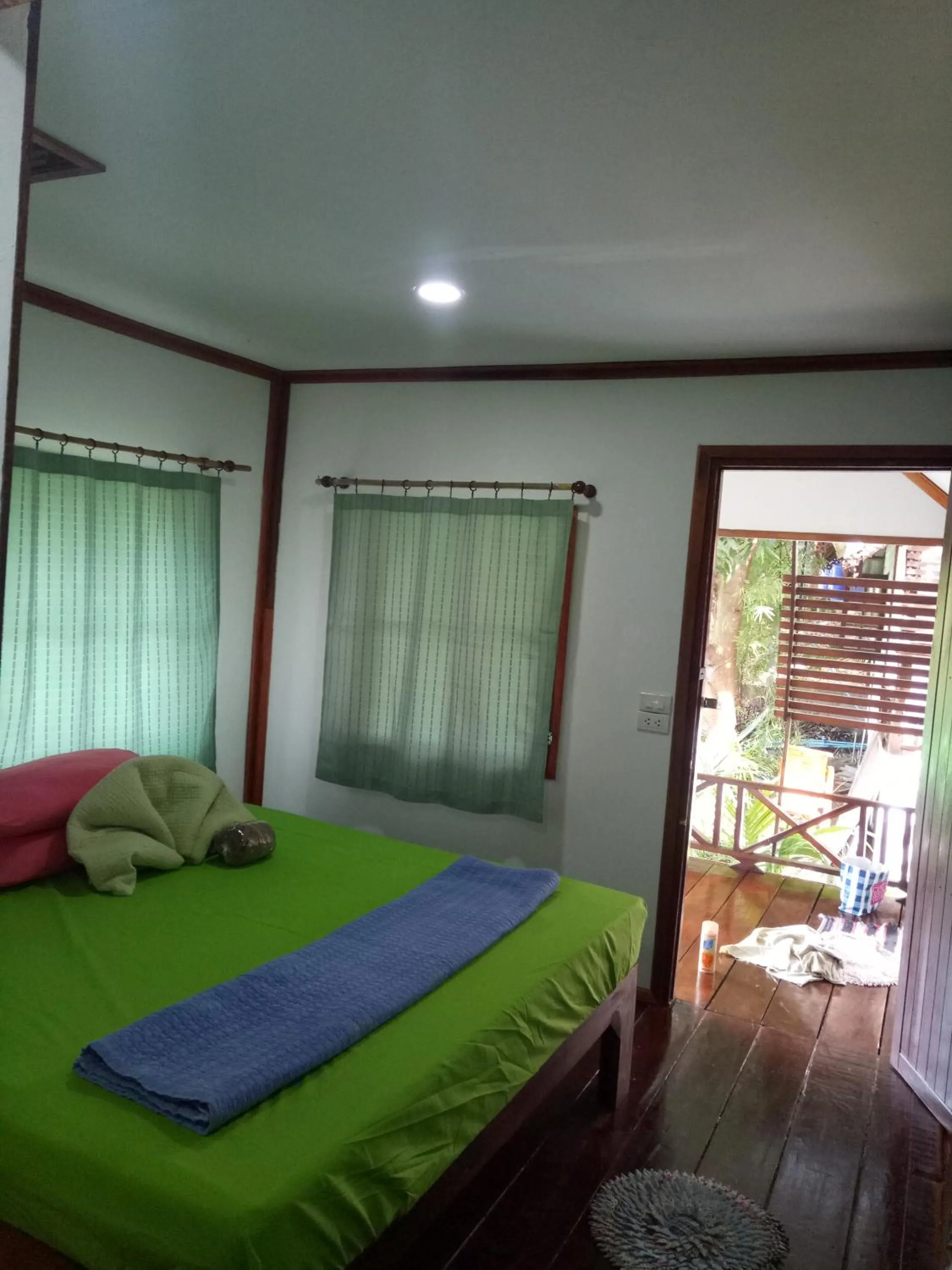 Bed in Comon Bungalow HaadChaoPhao