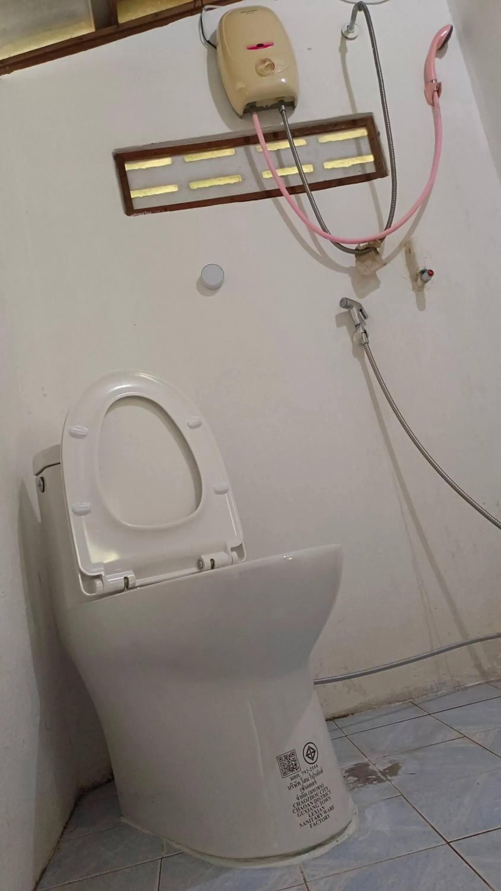 Toilet in Comon Bungalow HaadChaoPhao