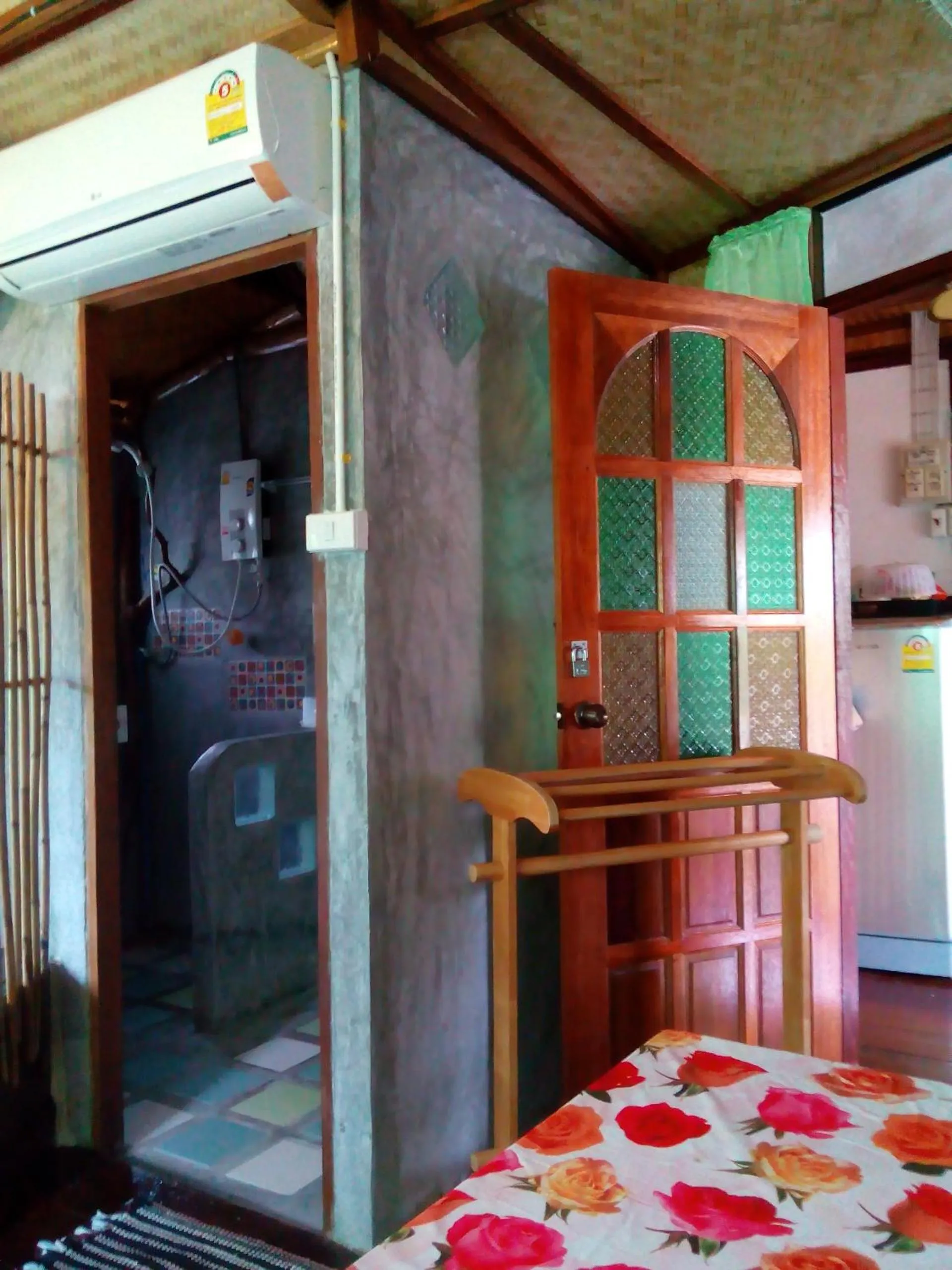 Shower in Comon Bungalow HaadChaoPhao