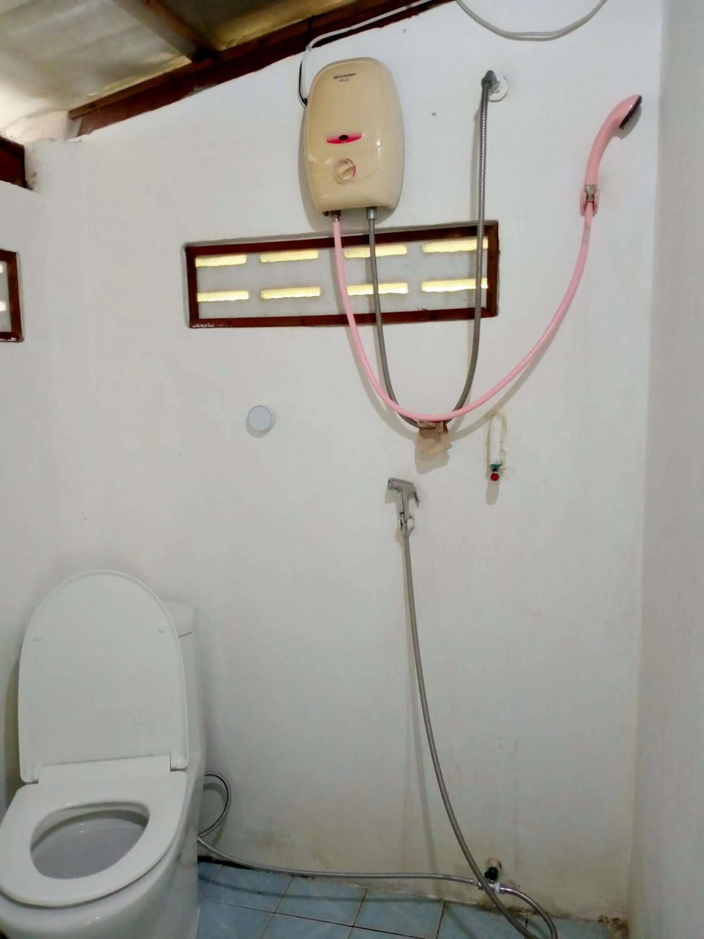 Toilet in Comon Bungalow HaadChaoPhao