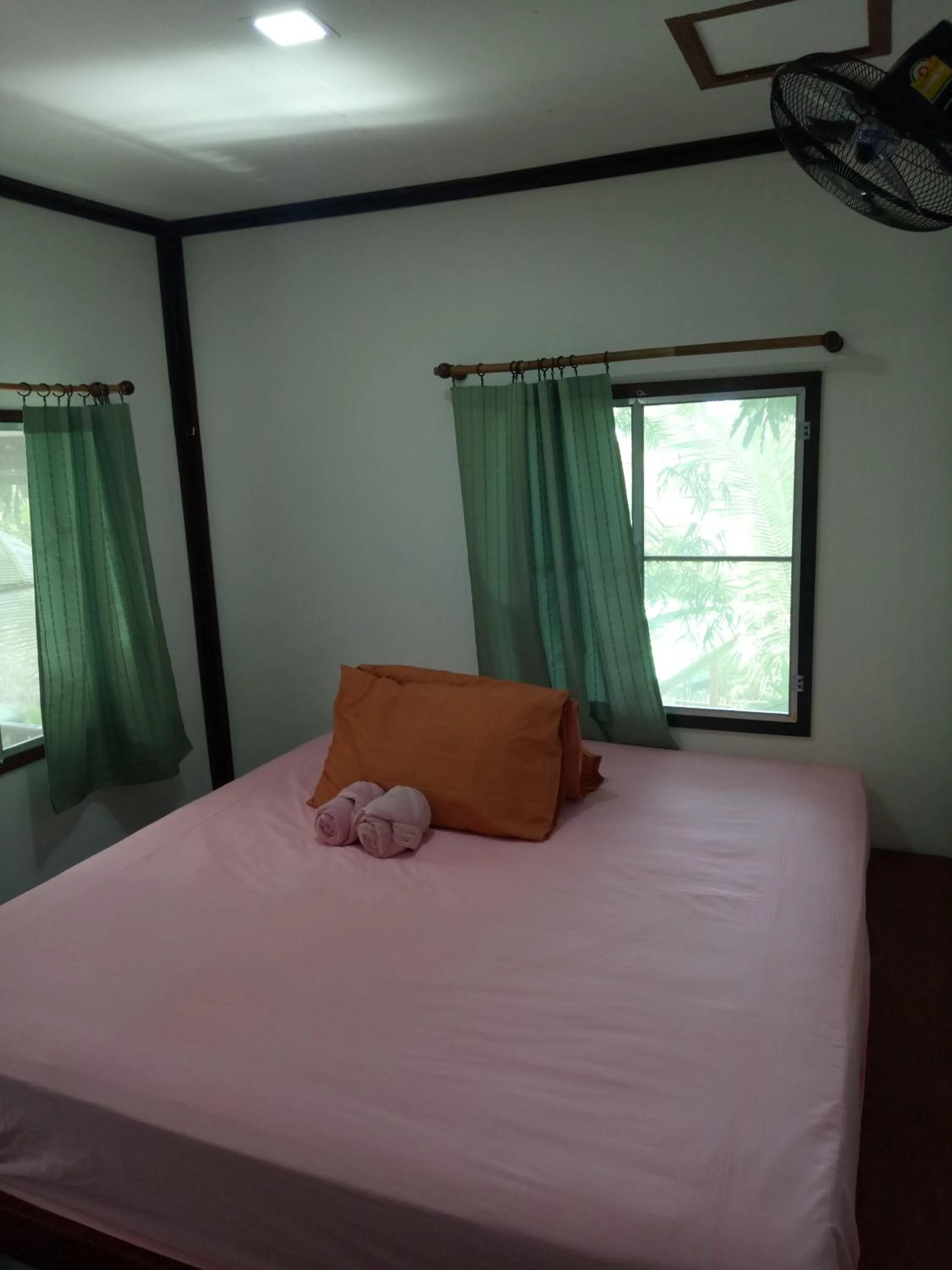 Bed in Comon Bungalow HaadChaoPhao