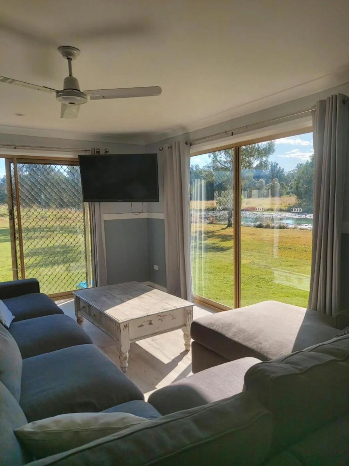 Communal lounge/ TV room in Stoney Park Holiday Park