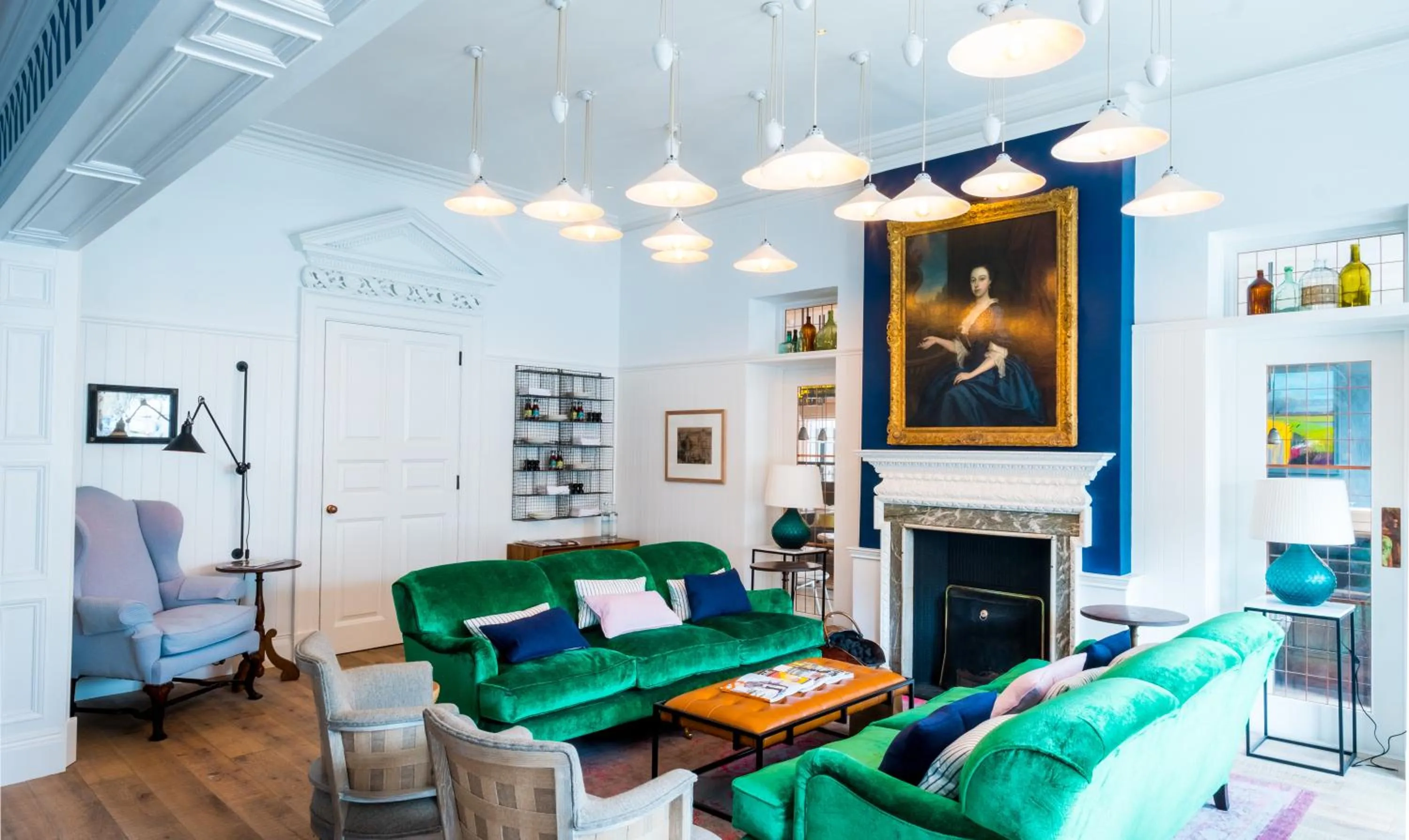 Communal lounge/ TV room in The Swan Hotel