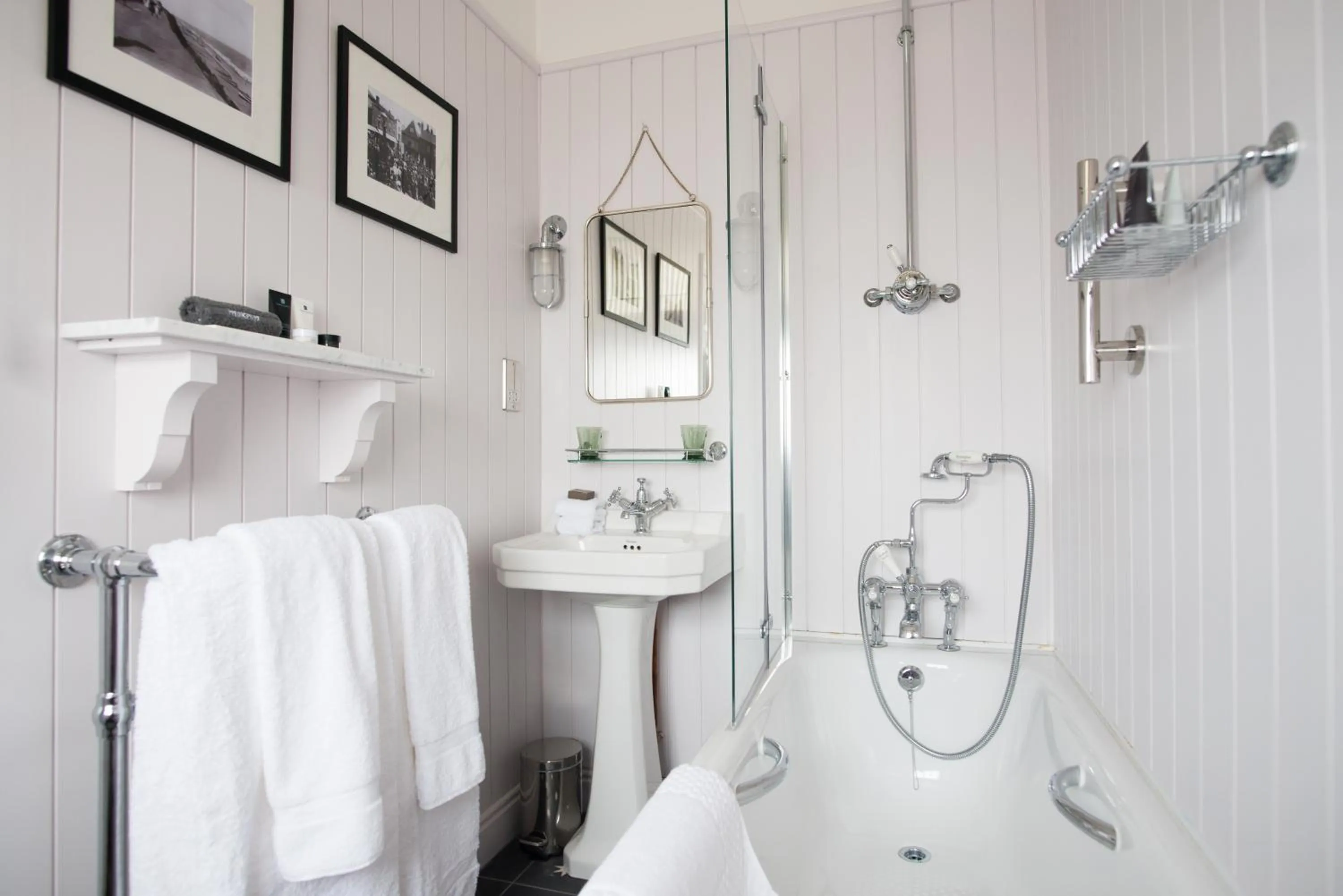 Shower in The Swan Hotel