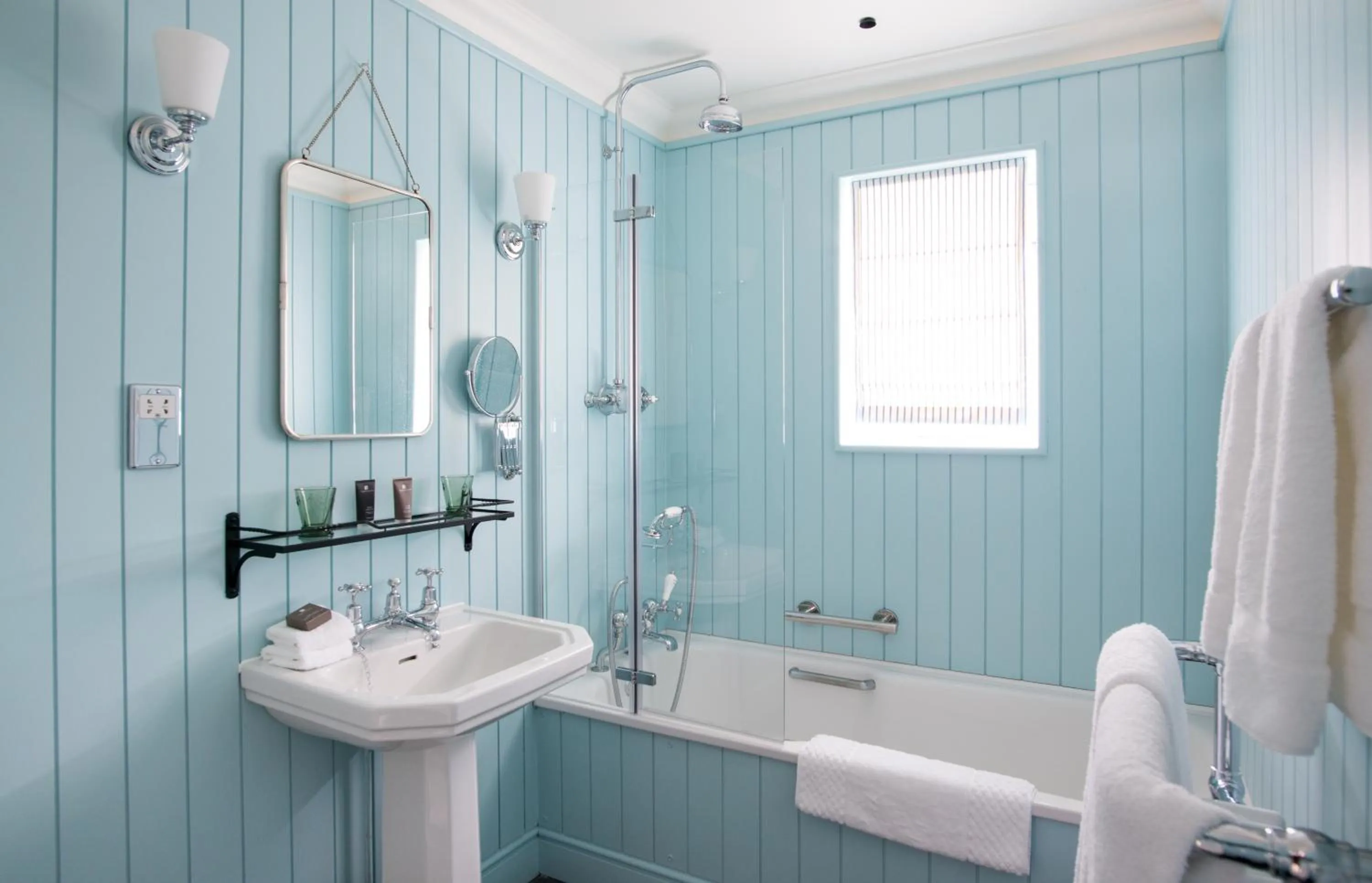 Shower in The Swan Hotel