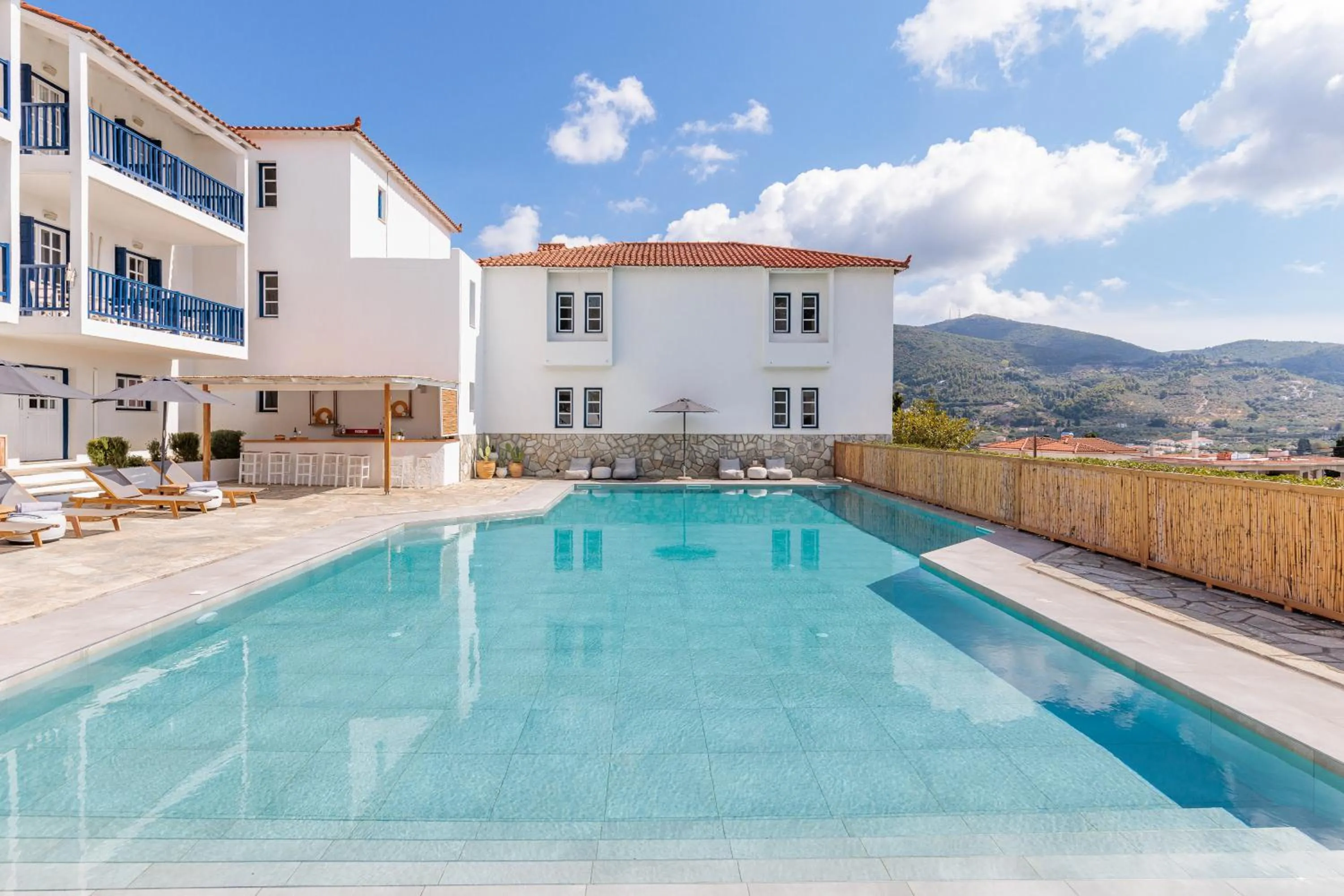 Property building in Aperitton Hotel