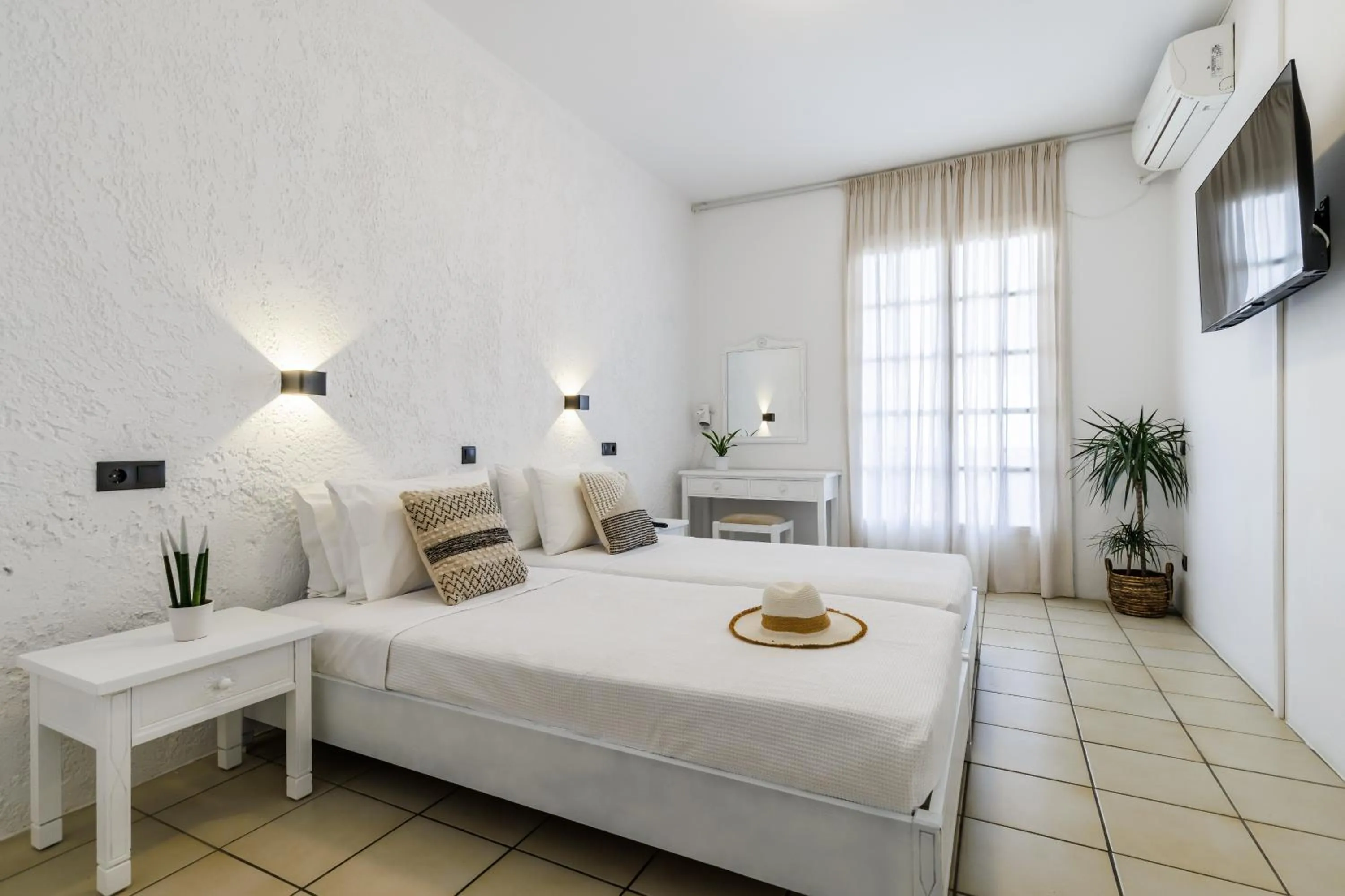 TV and multimedia, Bed in Aperitton Hotel