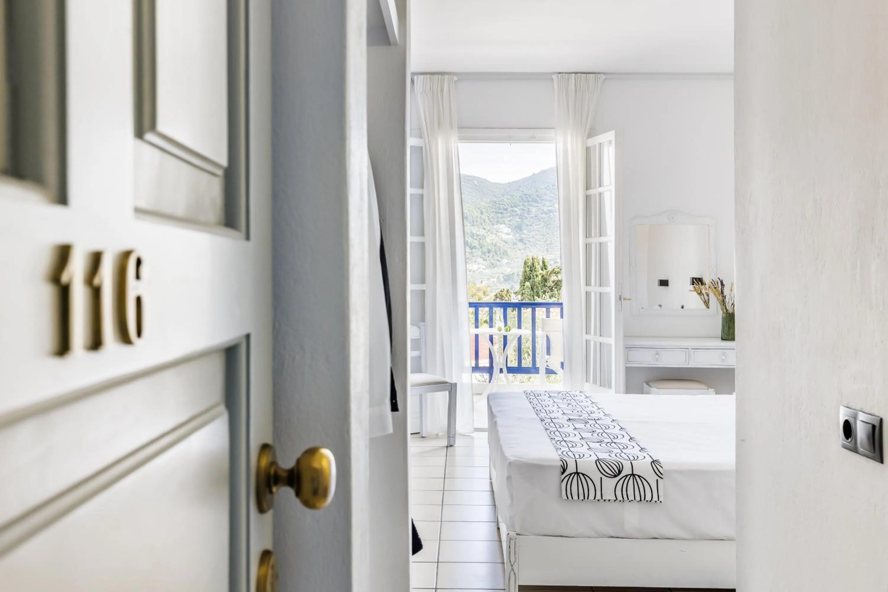 Photo of the whole room, Bed in Aperitton Hotel