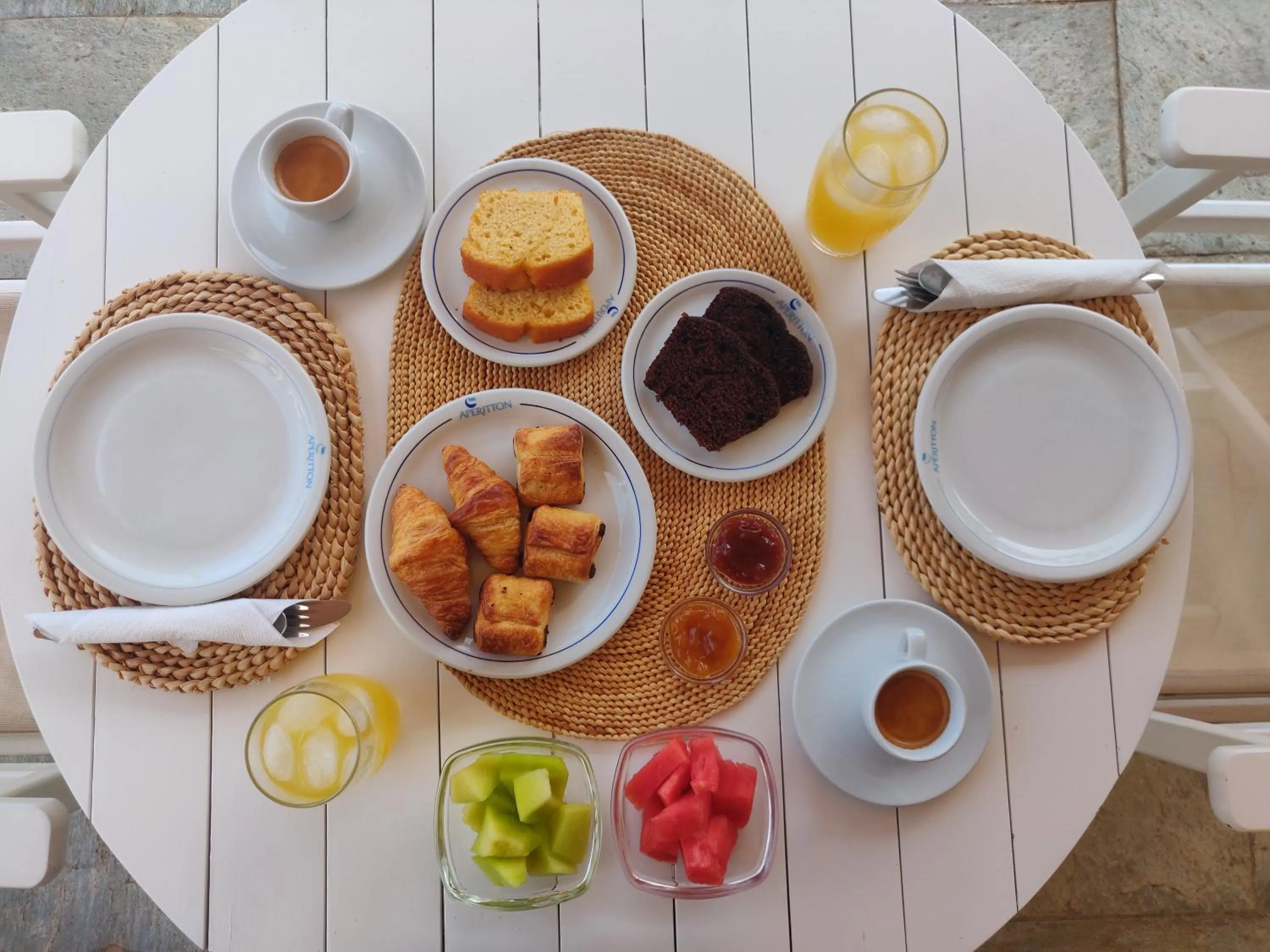 Breakfast in Aperitton Hotel