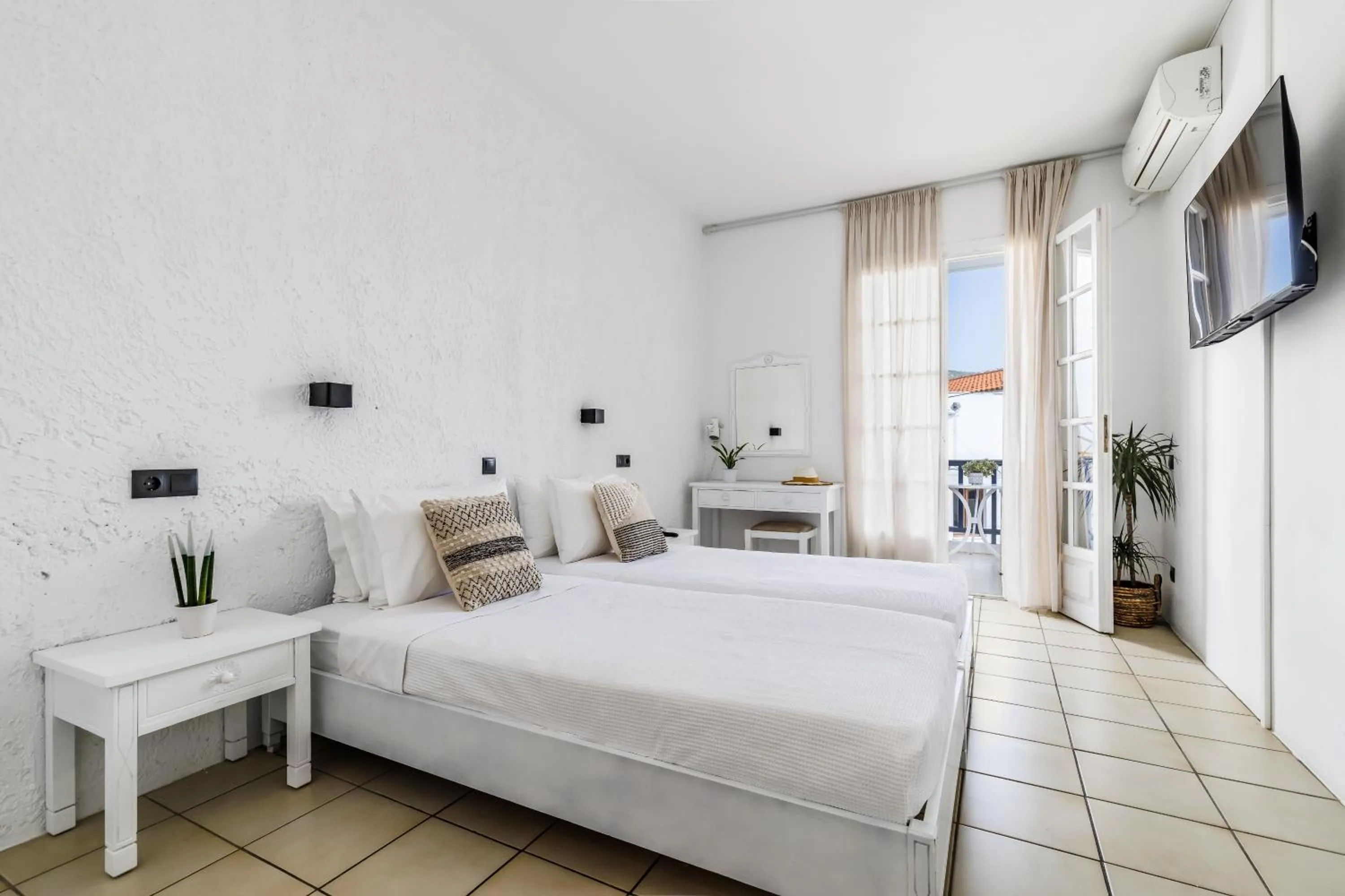 Photo of the whole room, Bed in Aperitton Hotel