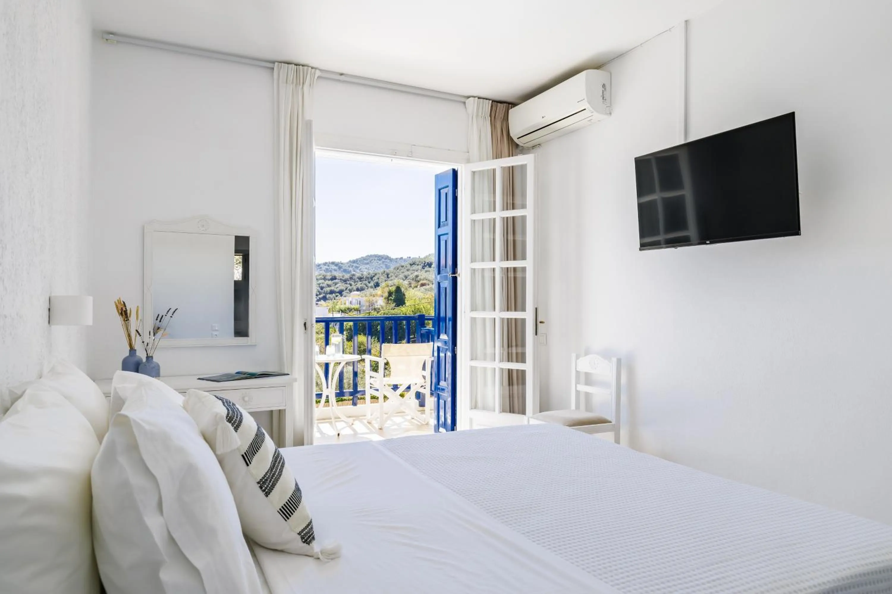 Photo of the whole room, Bed in Aperitton Hotel