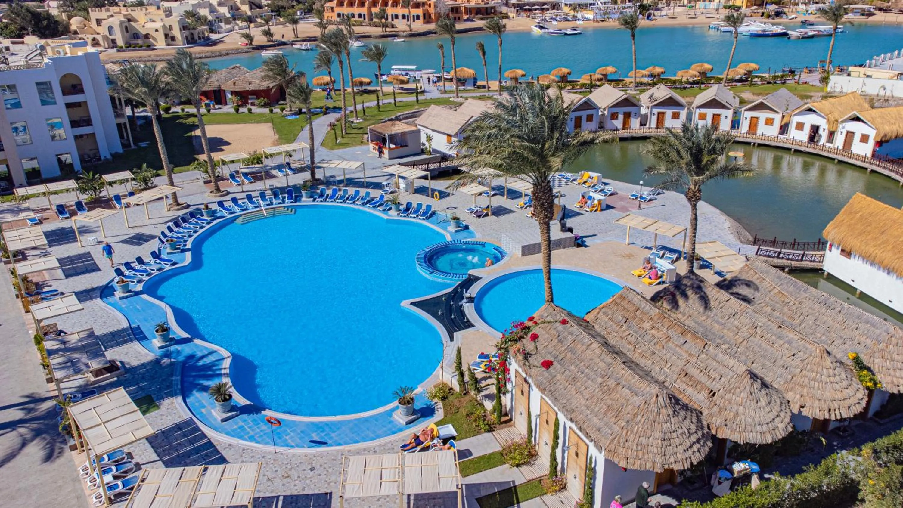 Swimming pool in Panorama Bungalows Resort El Gouna