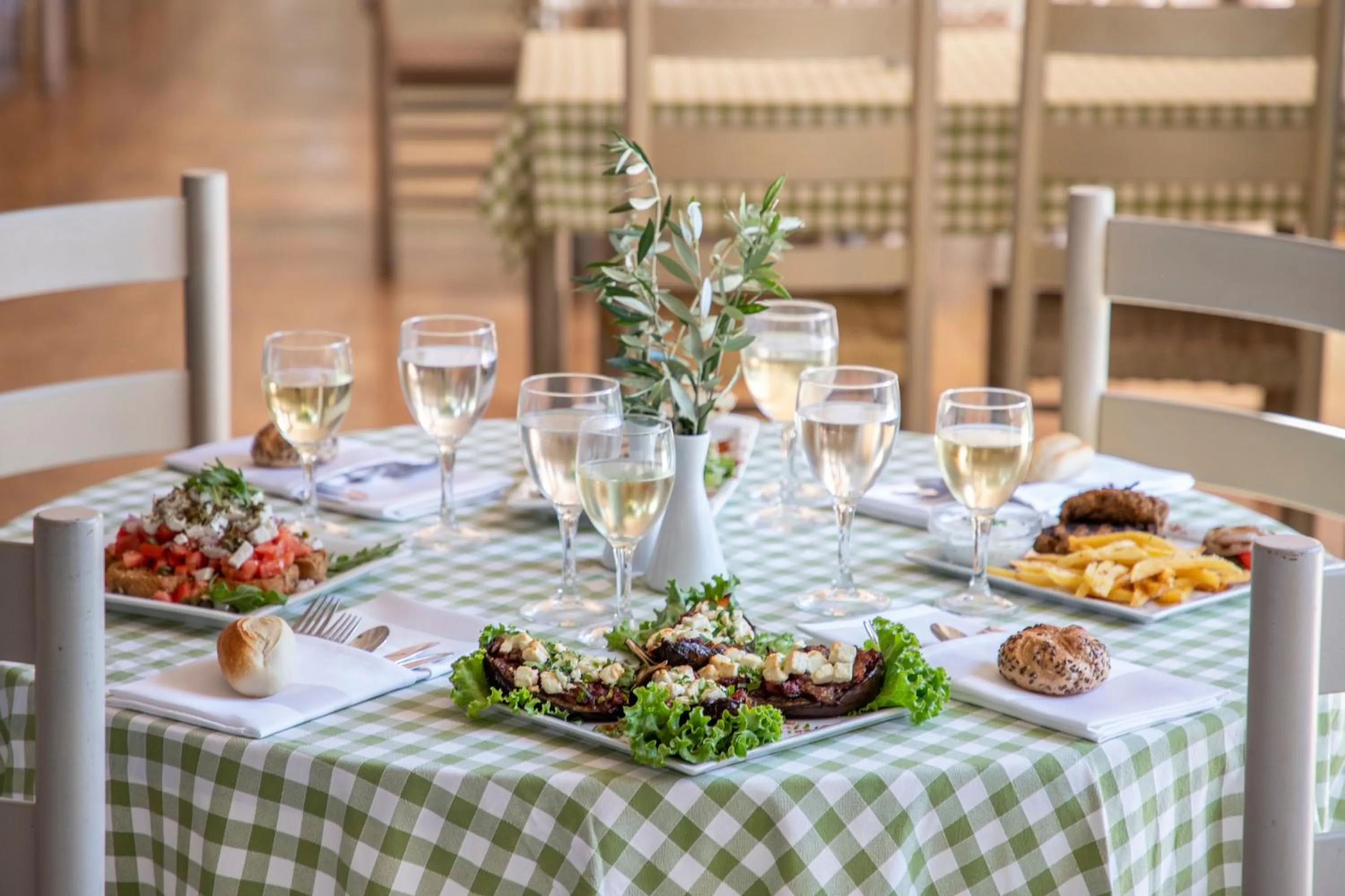 Restaurant/places to eat in Amalia Hotel Olympia