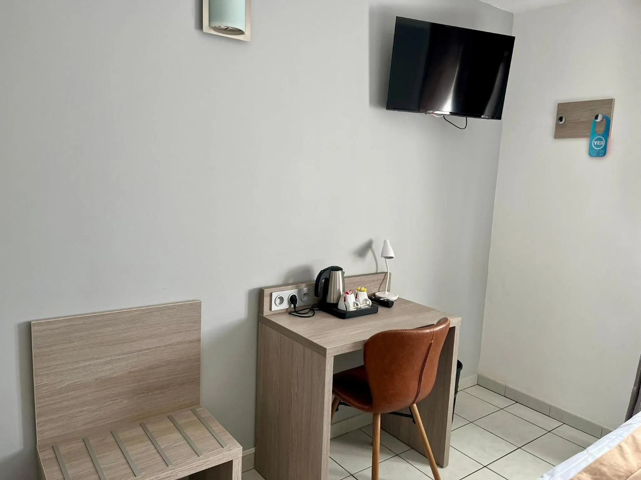 Coffee/tea facilities in Hôtel Les Arcades