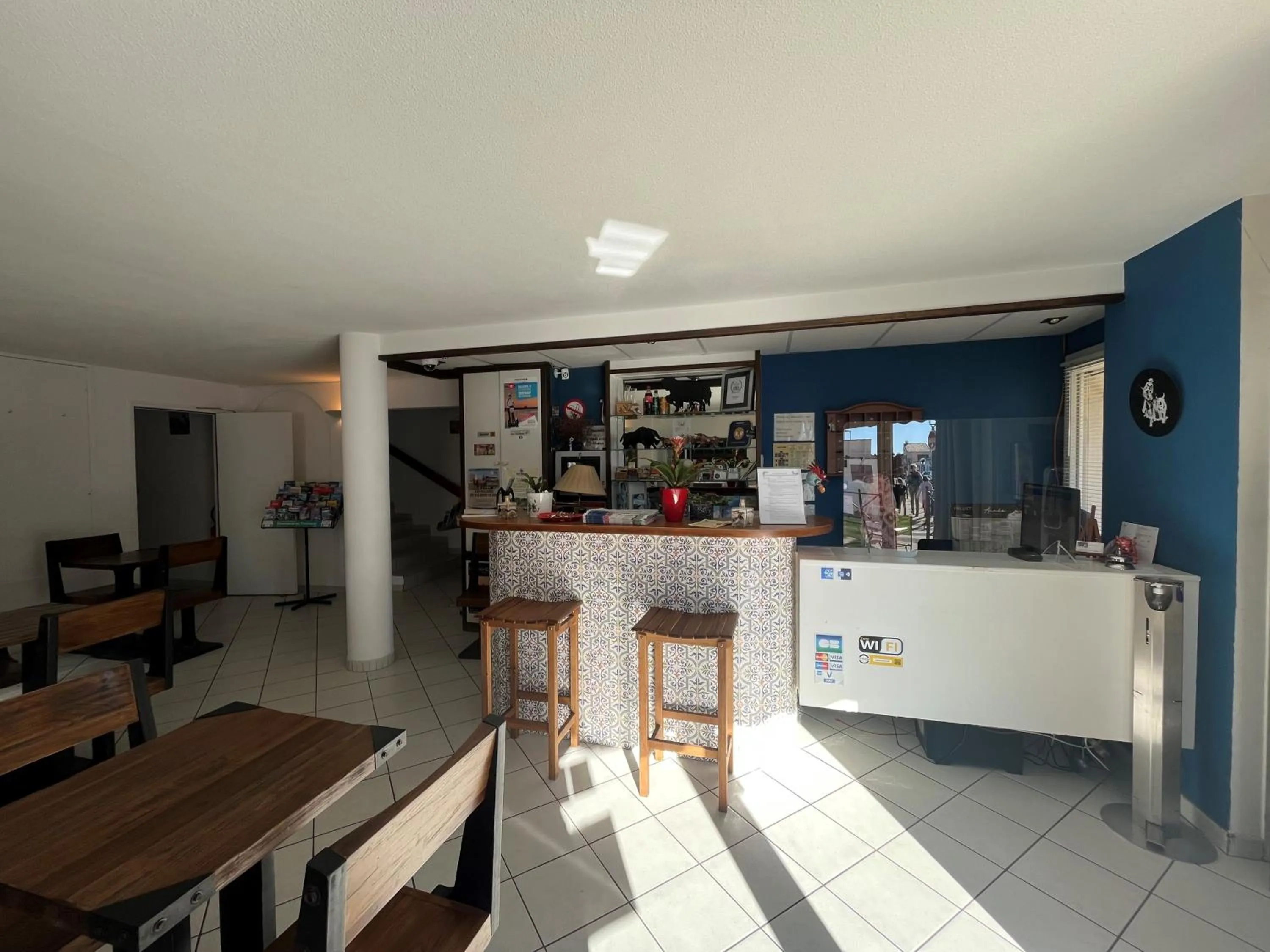 Lobby or reception in Hôtel Les Arcades