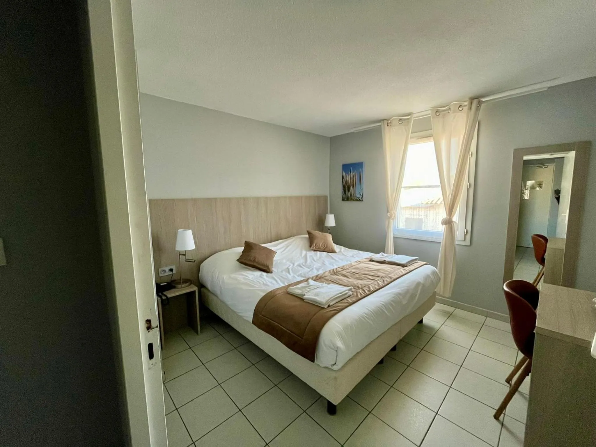 Bed in Hôtel Les Arcades