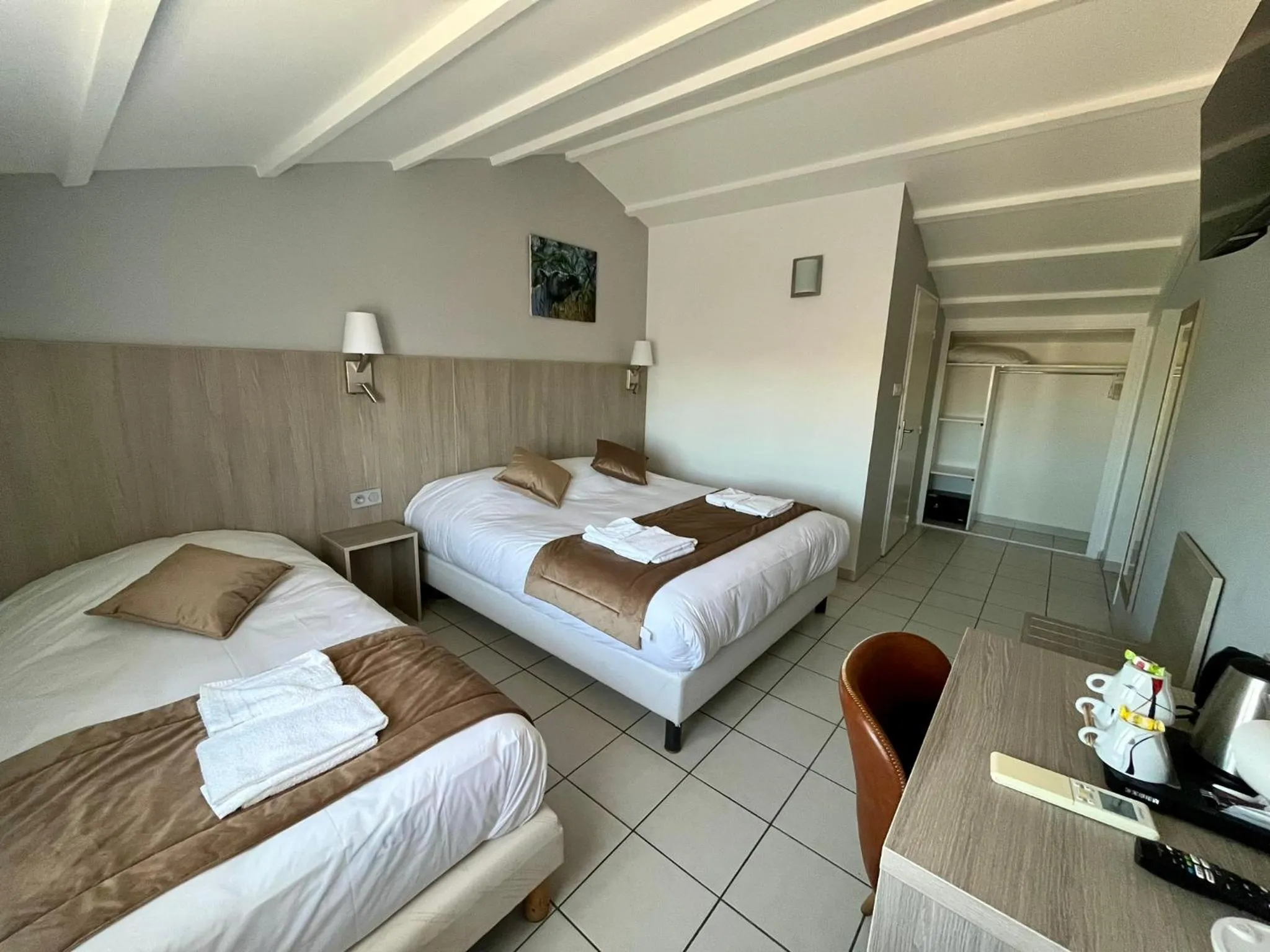 Bed in Hôtel Les Arcades