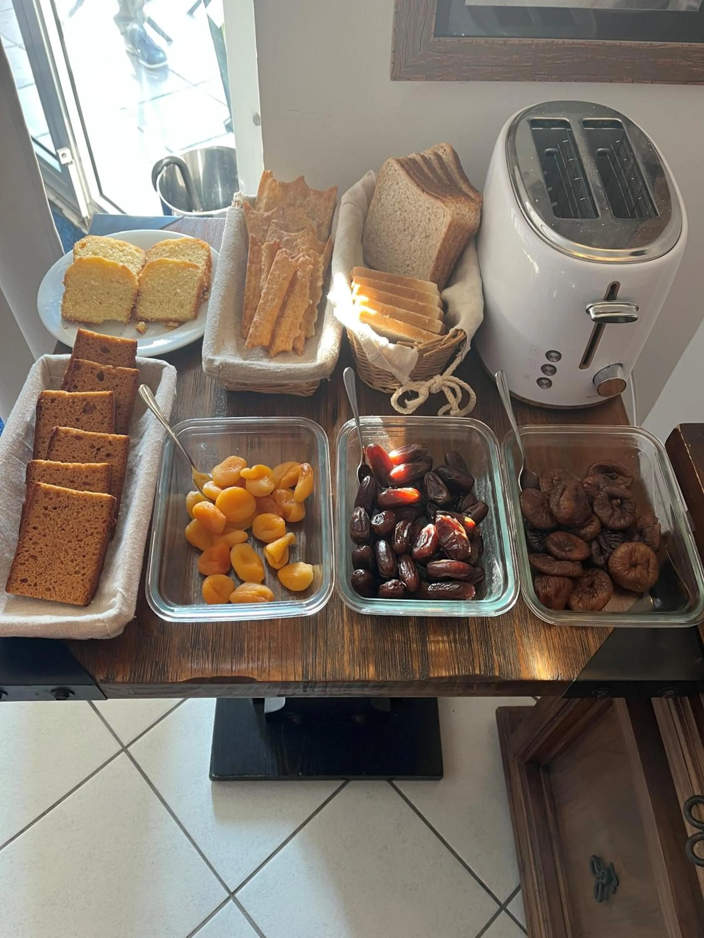 Breakfast in Hôtel Les Arcades