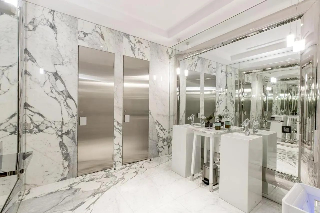 Toilet in Inhouse Hotel Grand