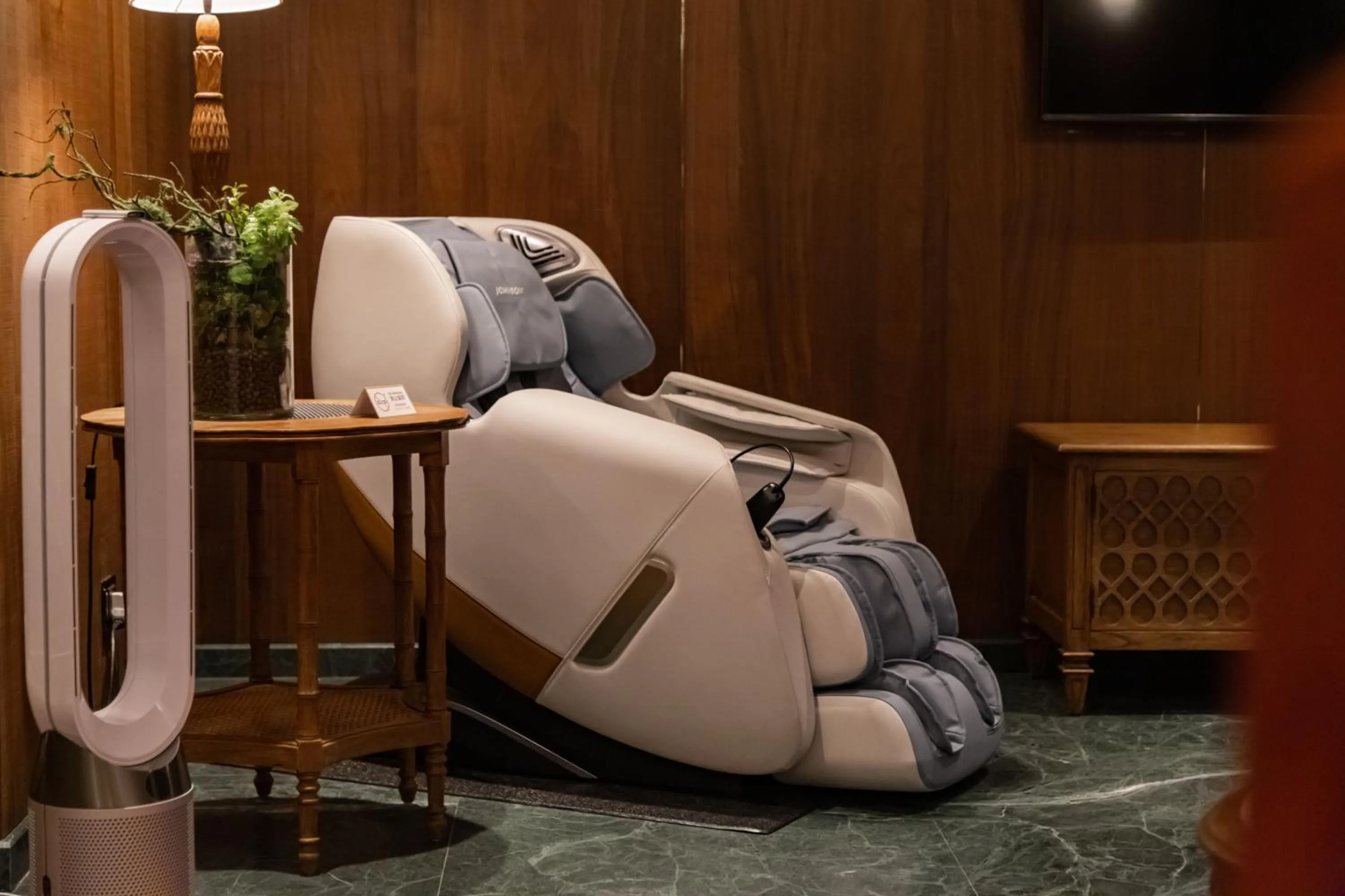 Massage in Inhouse Hotel Grand