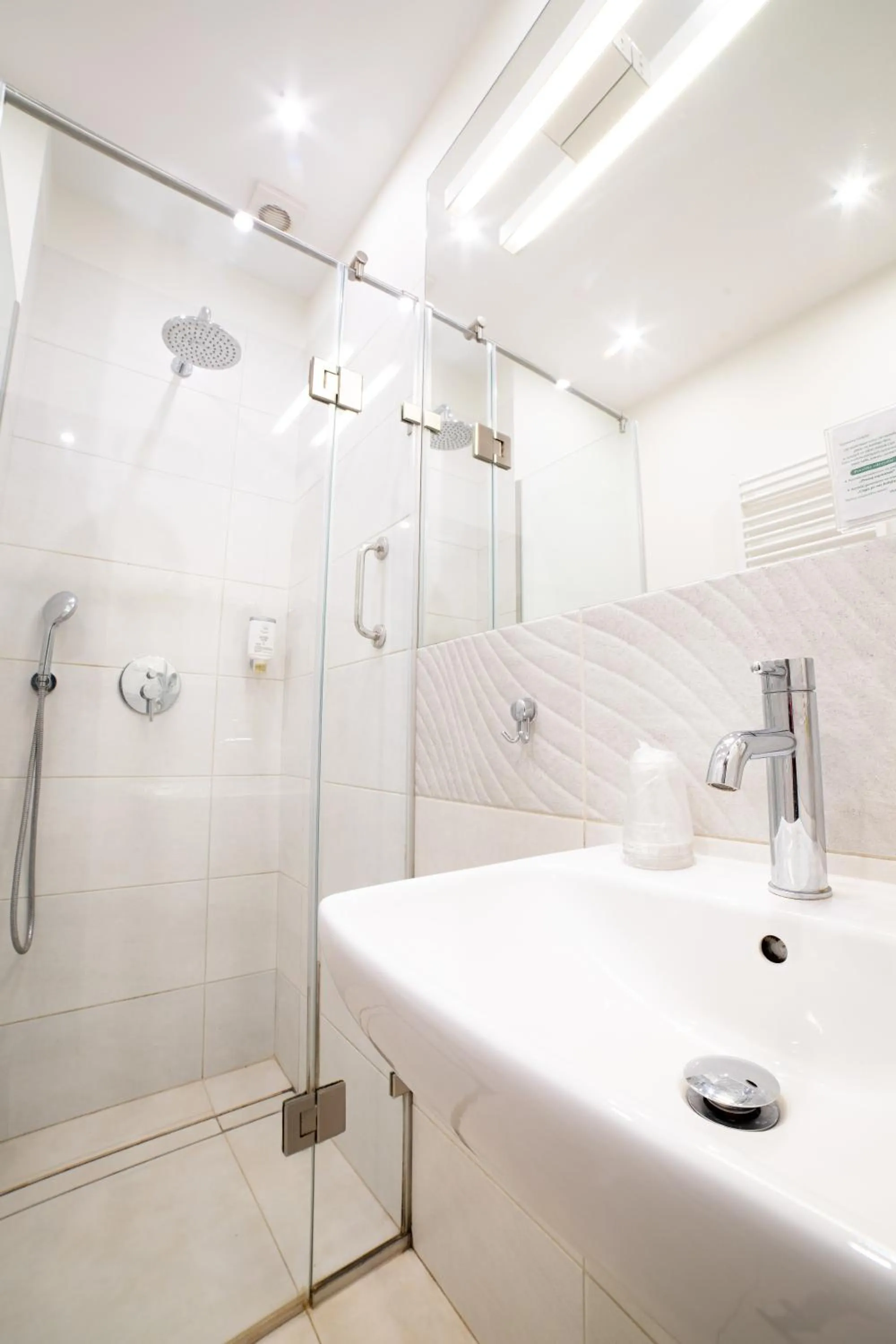 Shower in Hotel Ren & Restauracja Browar Kociewski