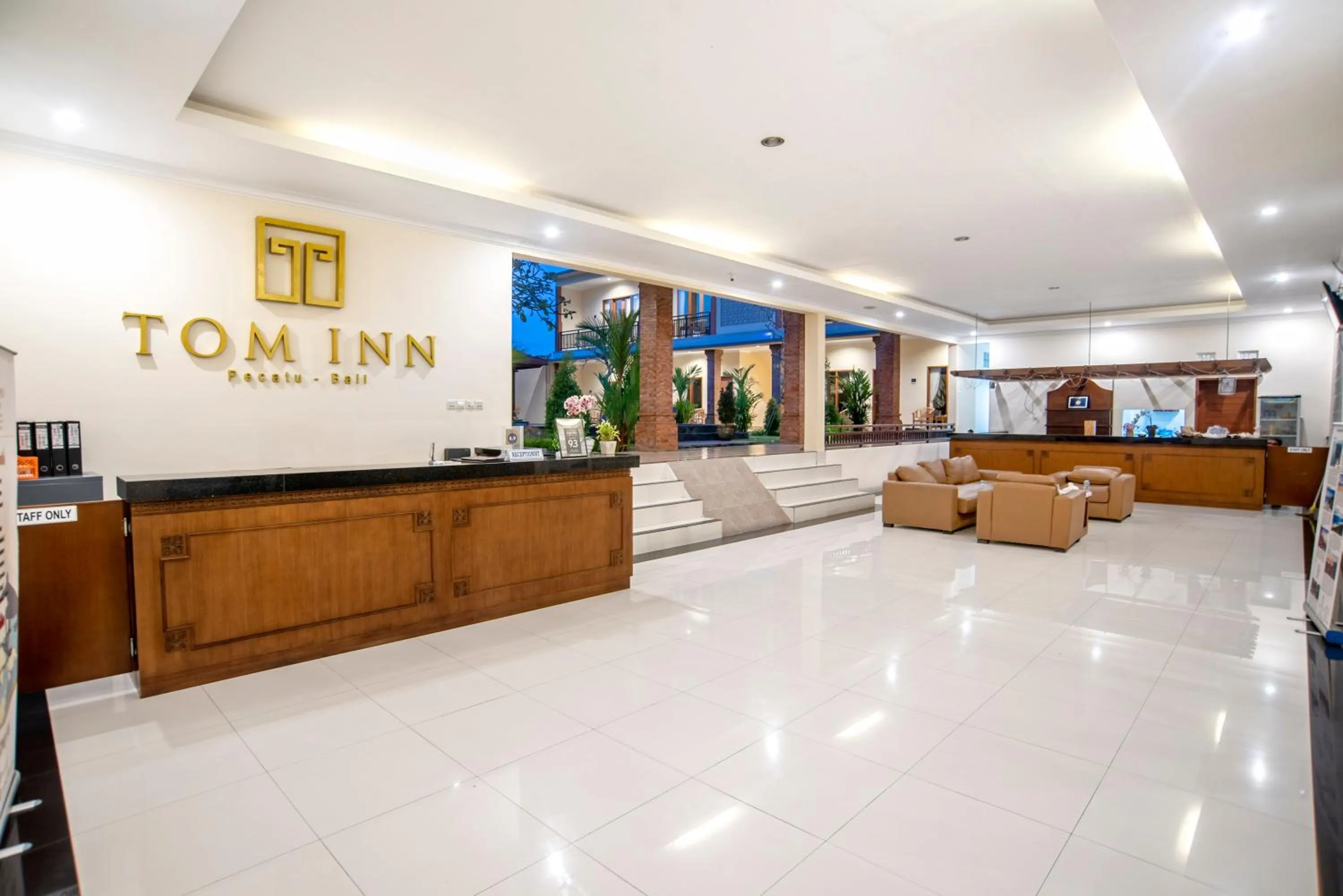 Communal lounge/ TV room in Tom's Inn Pecatu