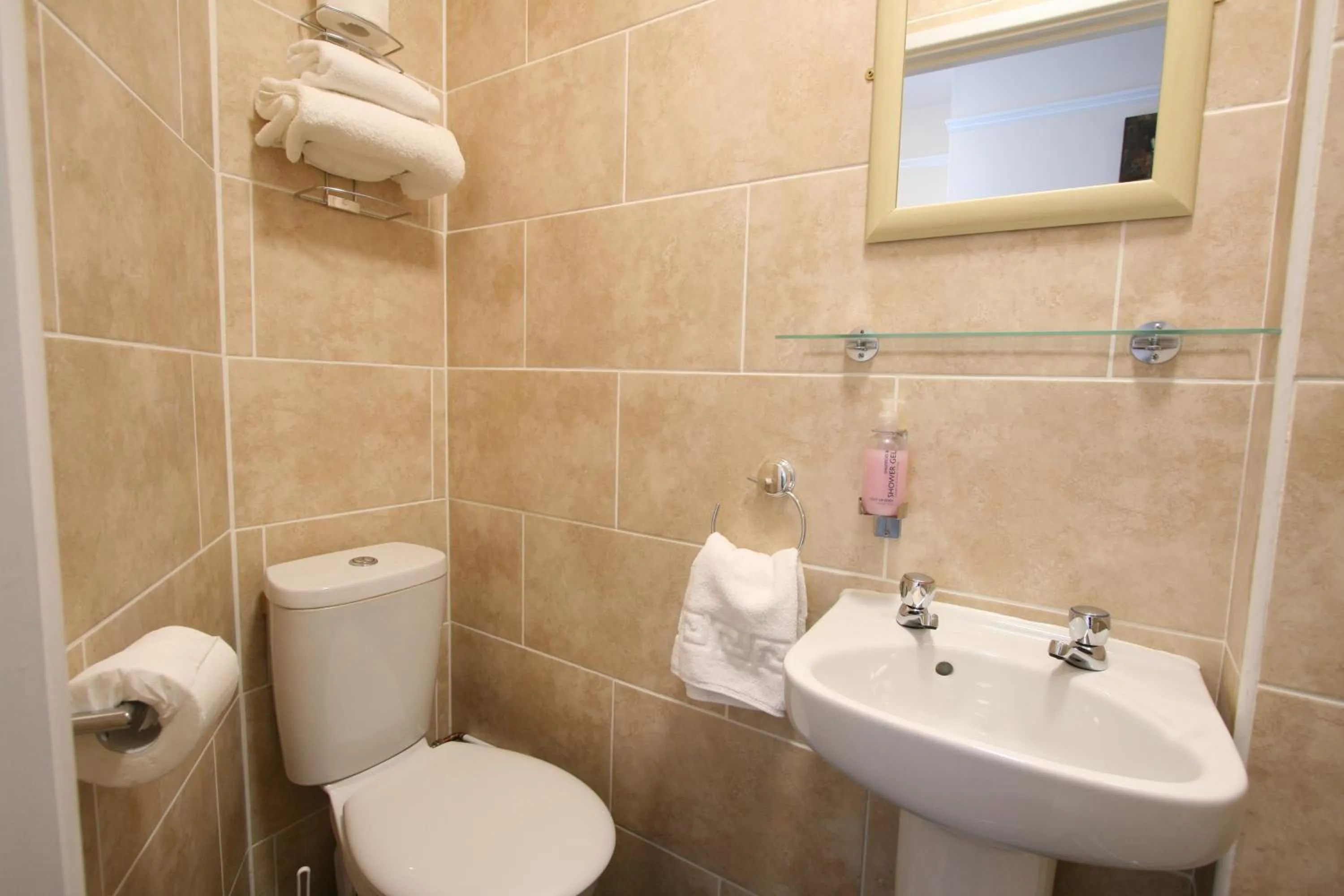 Toilet in Central Hotel Cheltenham by Roomsbooked