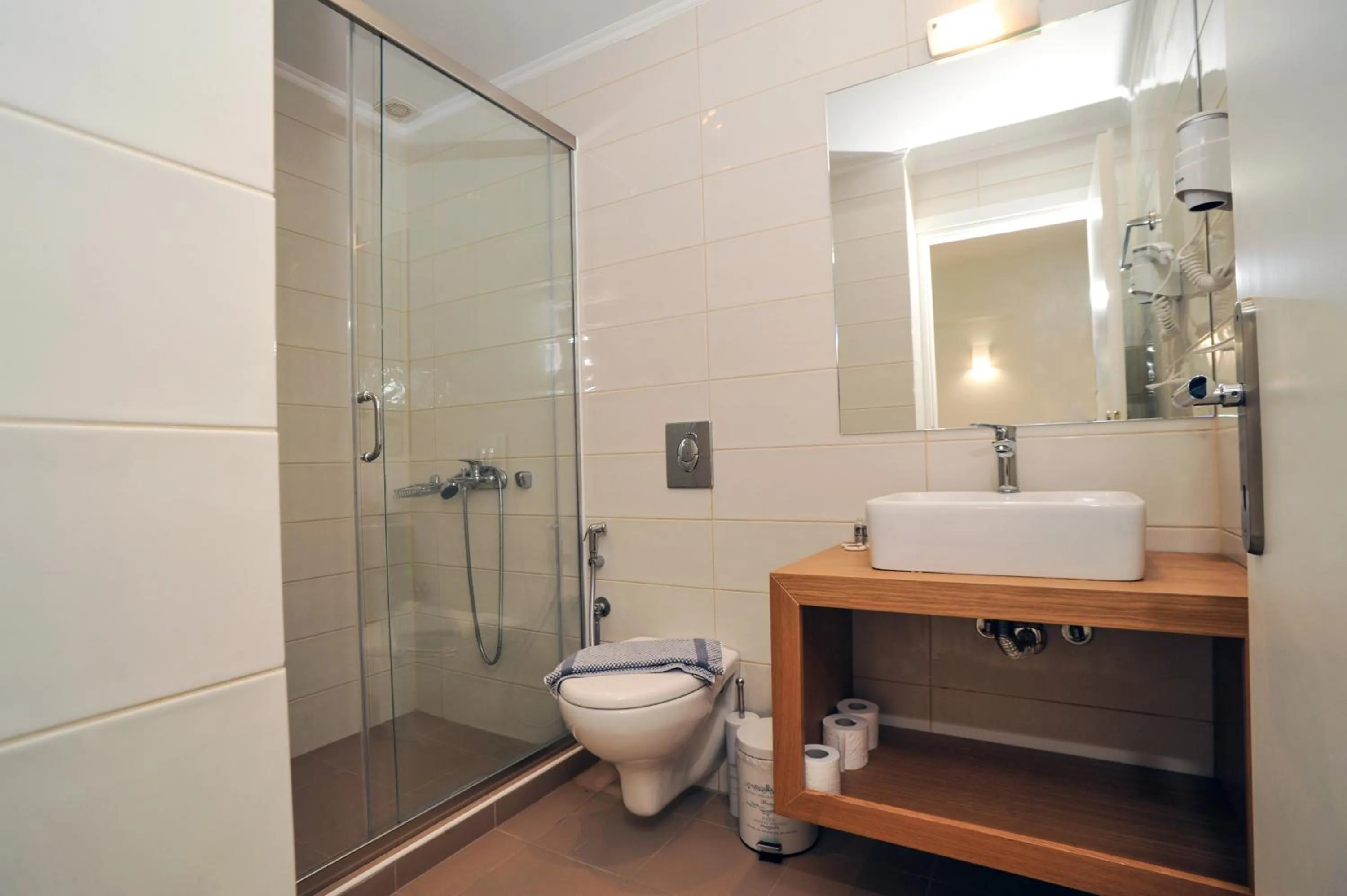 Toilet in Mithos Premium Rooms