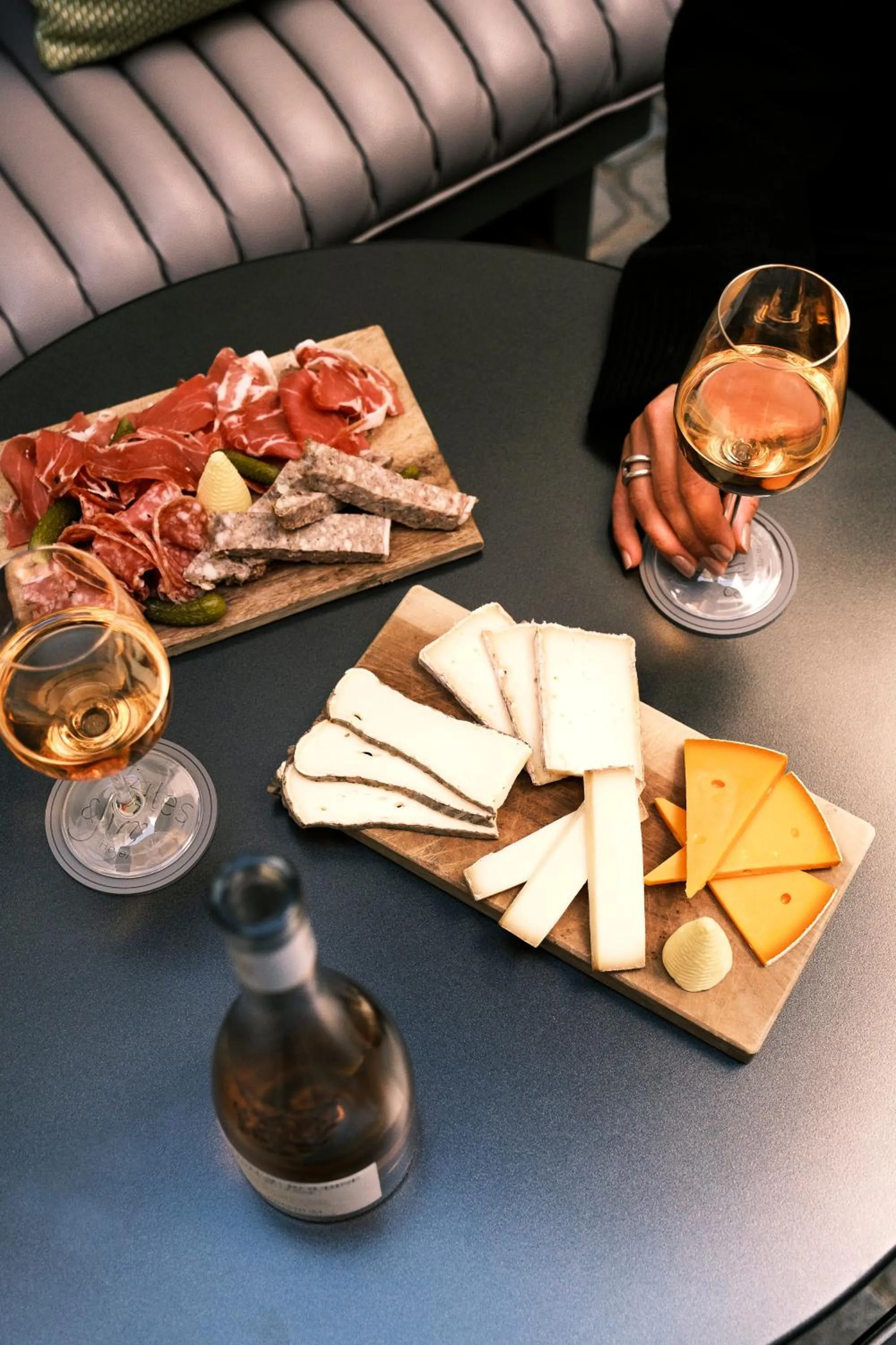 Lounge or bar in Hôtel Jules & Jim