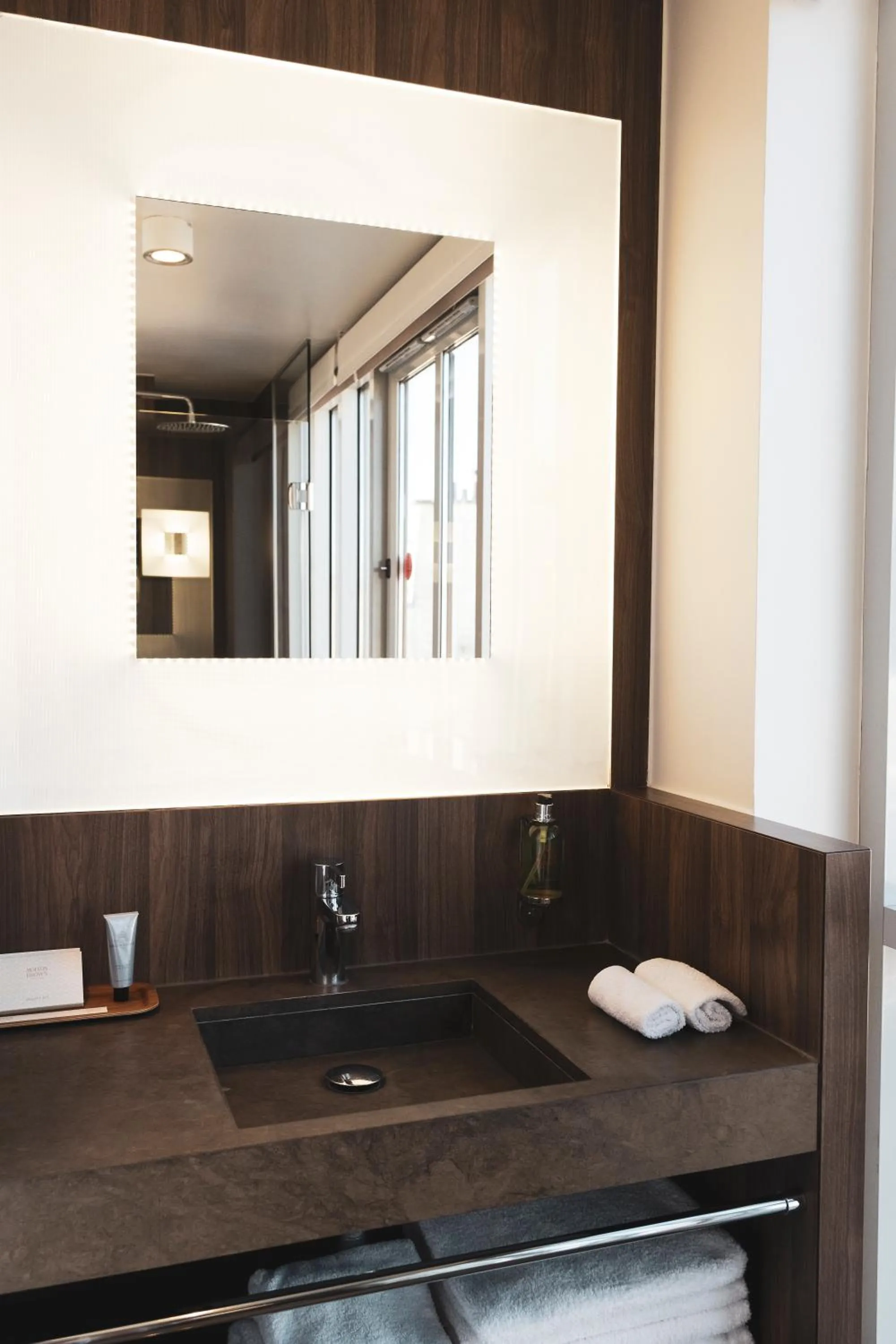 Bathroom in Hôtel Jules & Jim