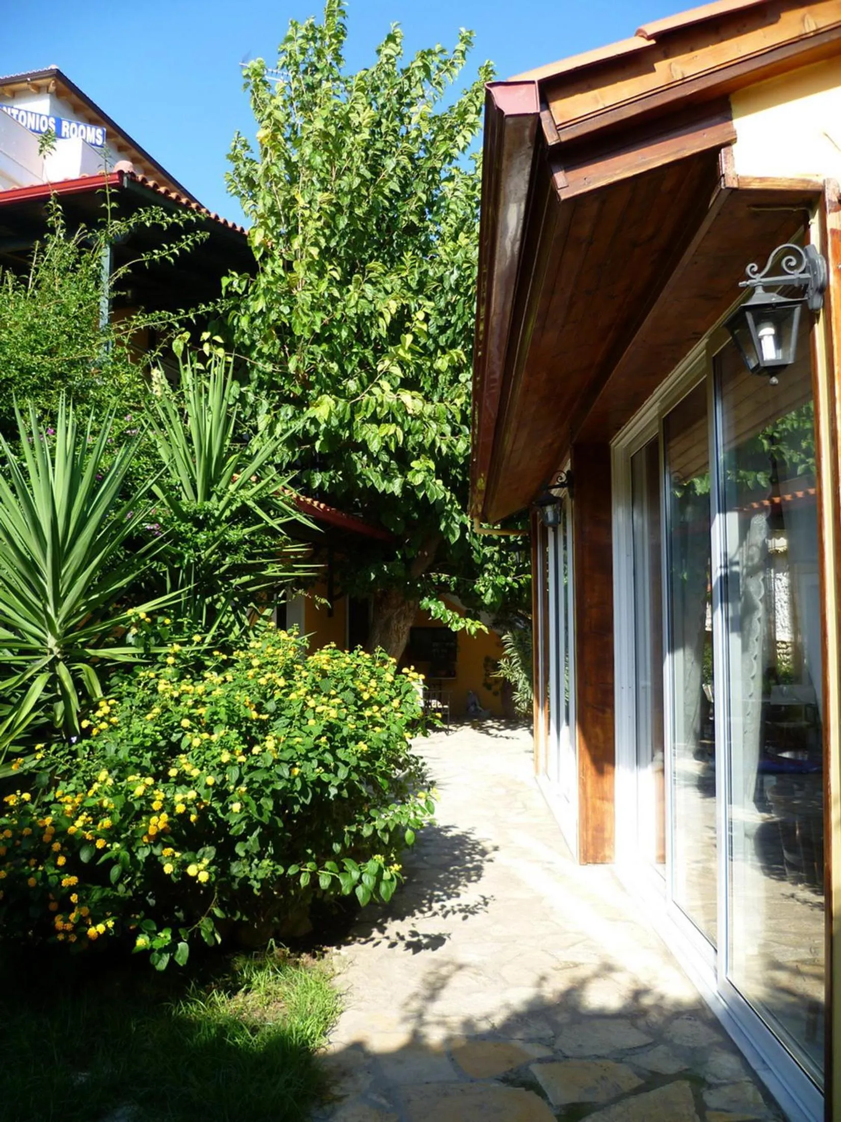 Restaurant/places to eat in Meliti Guesthouse