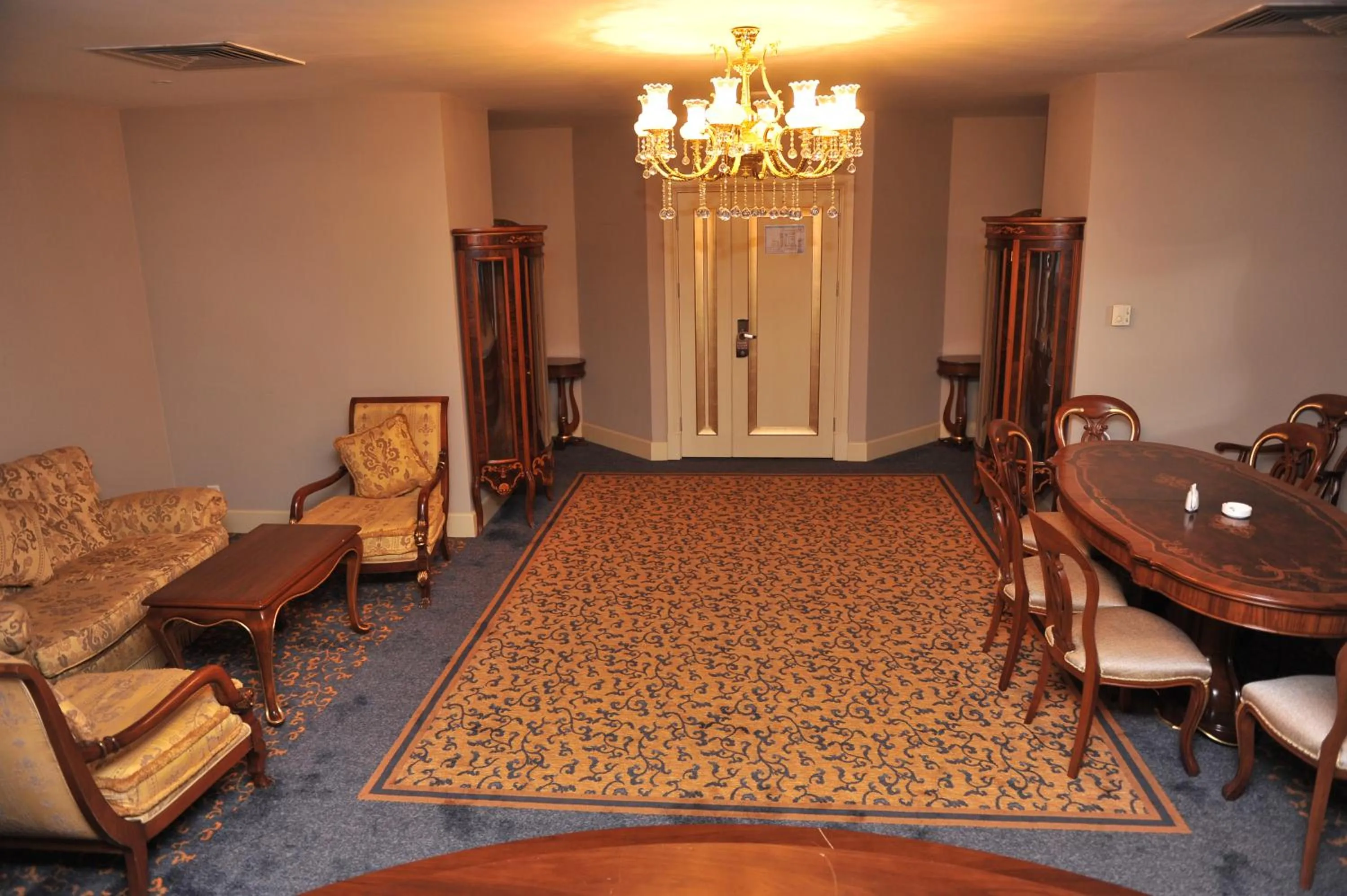 TV and multimedia in Hotel Intourist Palace Batumi