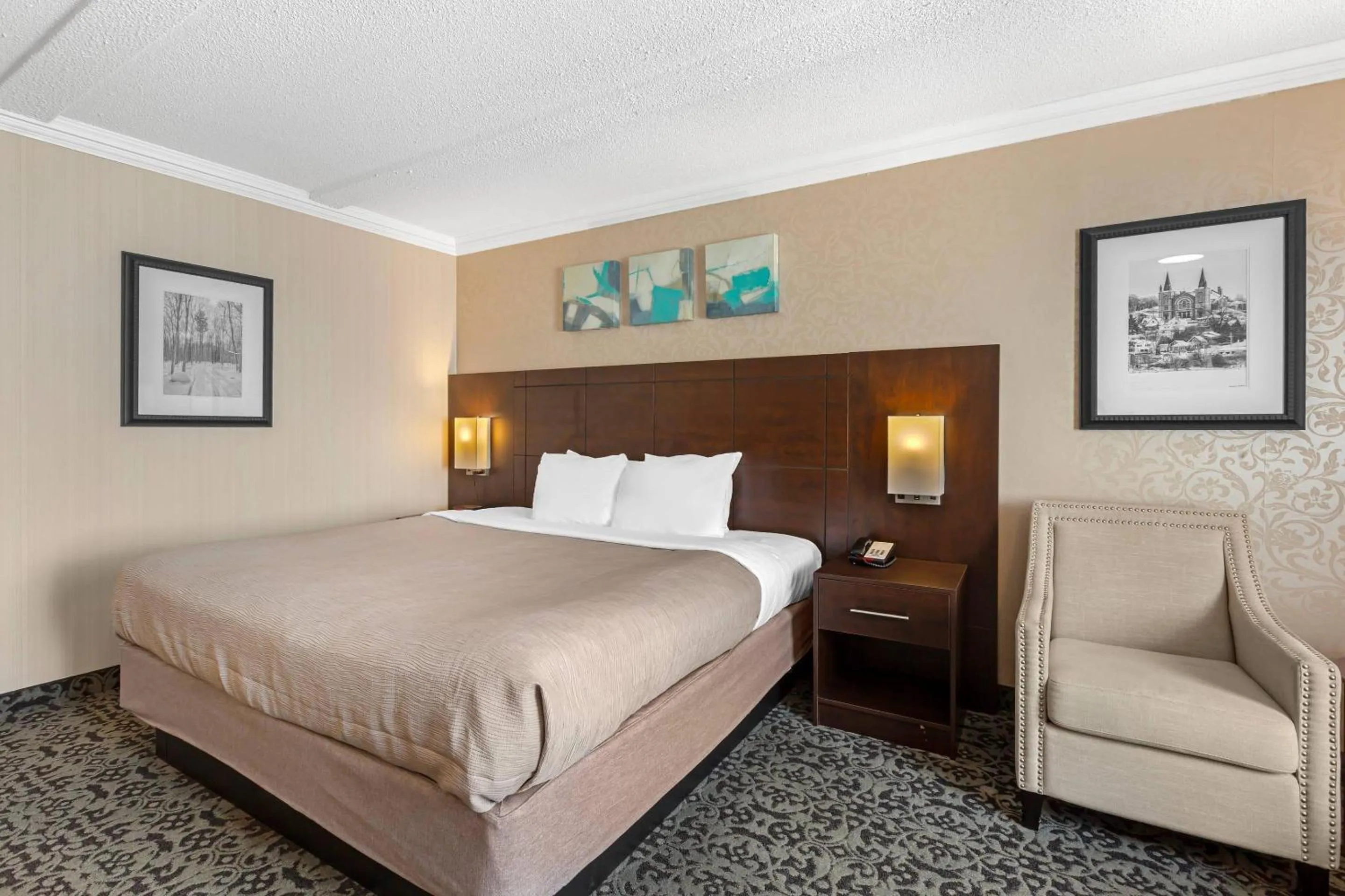 Bedroom, Bed in Quality Inn & Conference Centre