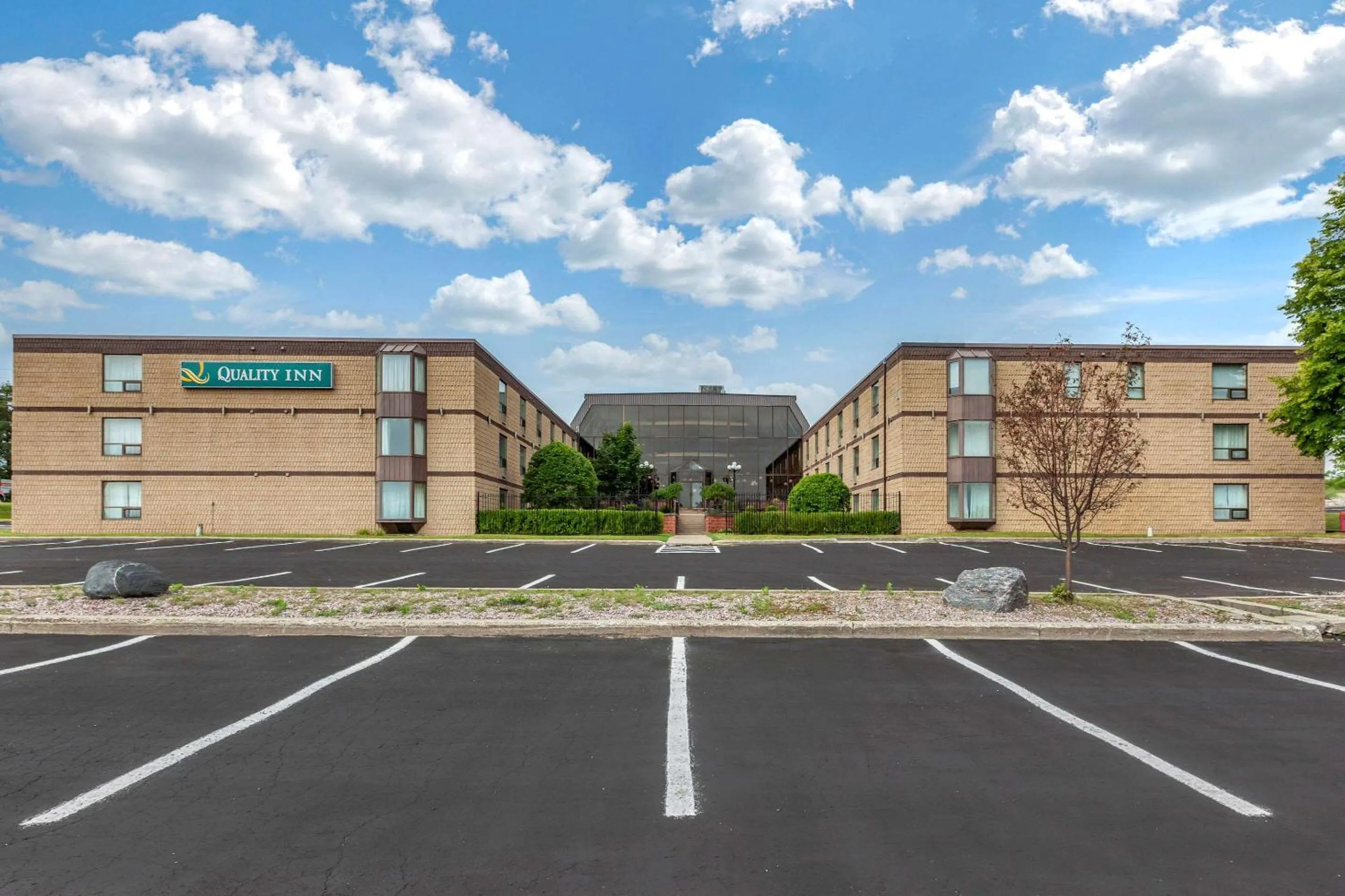 Property building in Quality Inn & Conference Centre