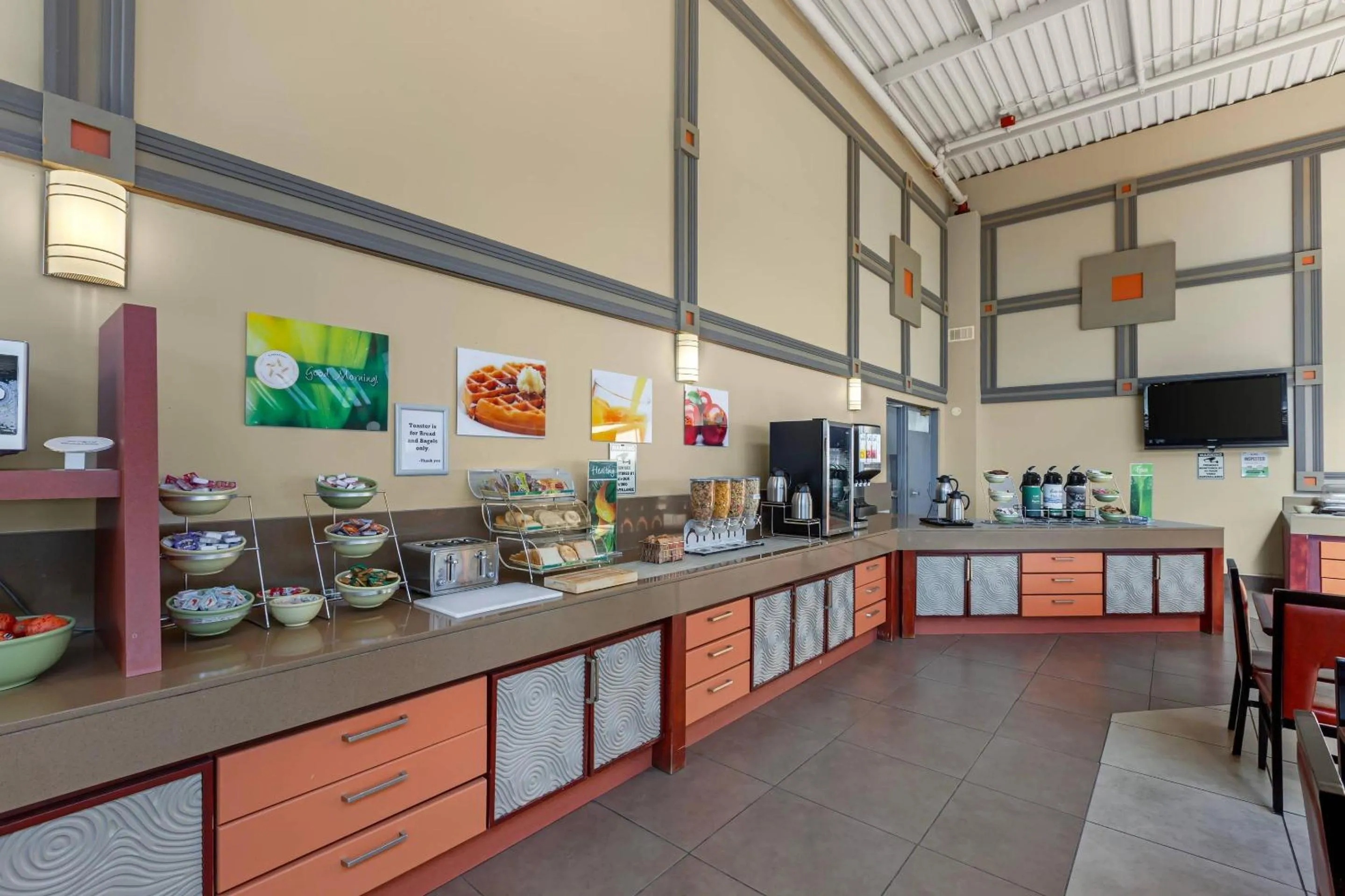 Breakfast in Quality Inn & Conference Centre