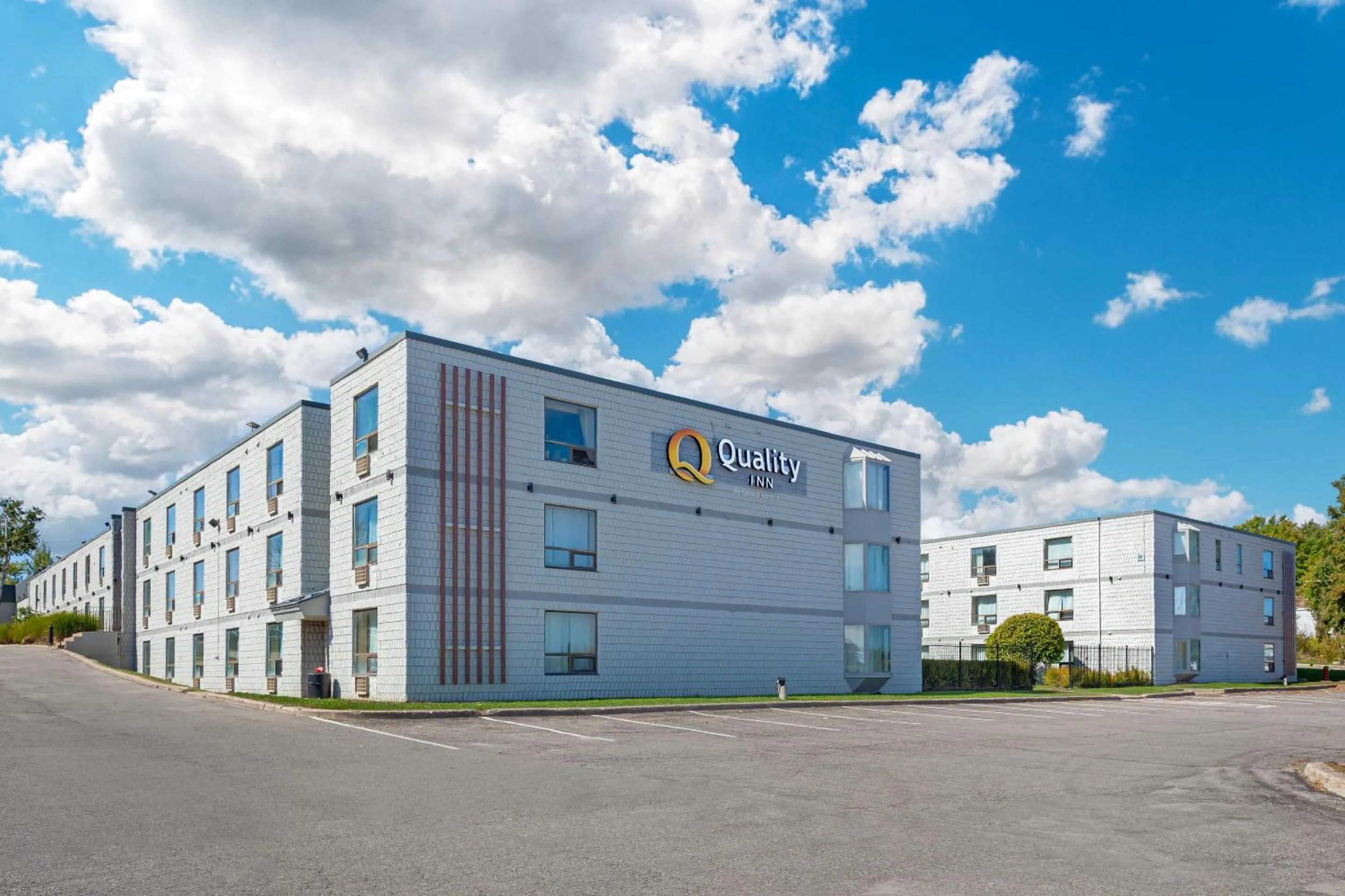 Property building in Quality Inn & Conference Centre